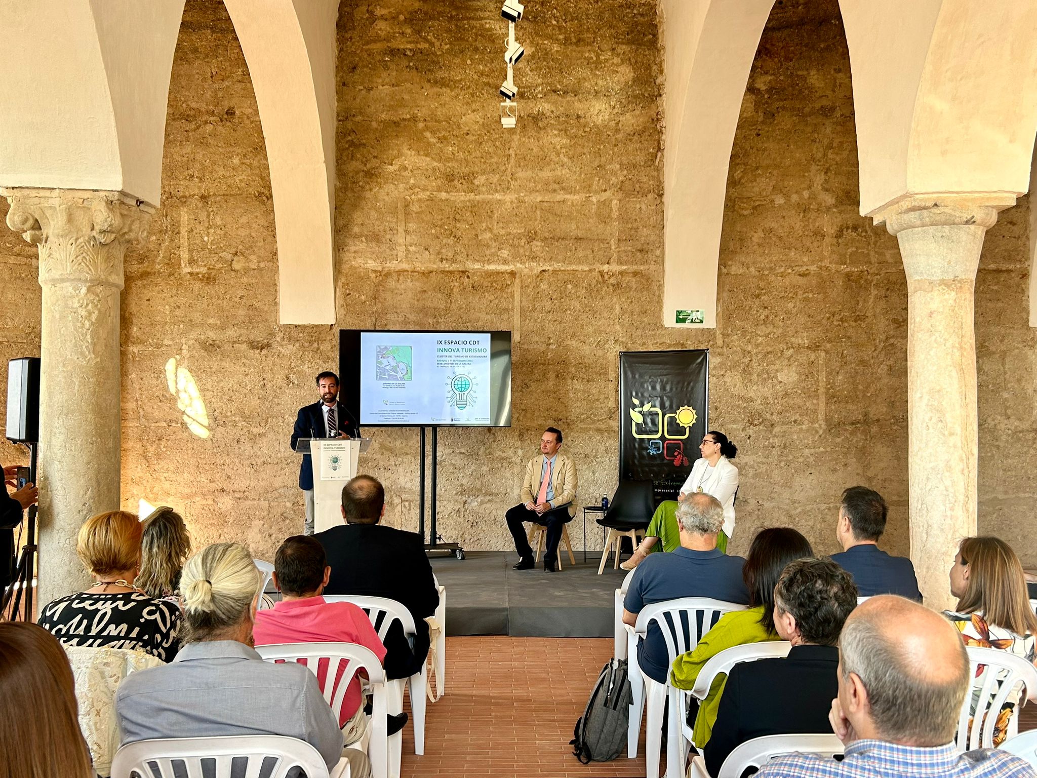 Imagen del artículo La Junta de Extremadura muestra su apoyo al trabajo que desempeñan agrupaciones de empresarios turísticos