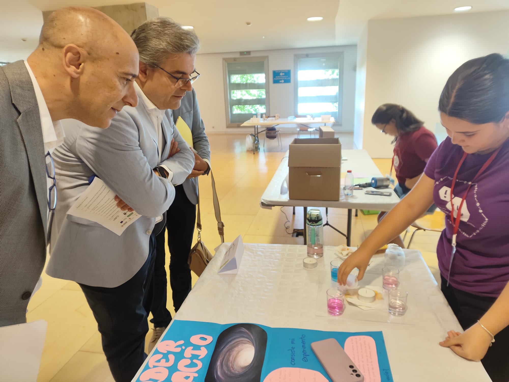 Image 2 of article Alumnos de toda Extremadura muestran 35 experimentos en la X Feria de Ciencias de la Escuela Municipal de Jóvenes Científicos