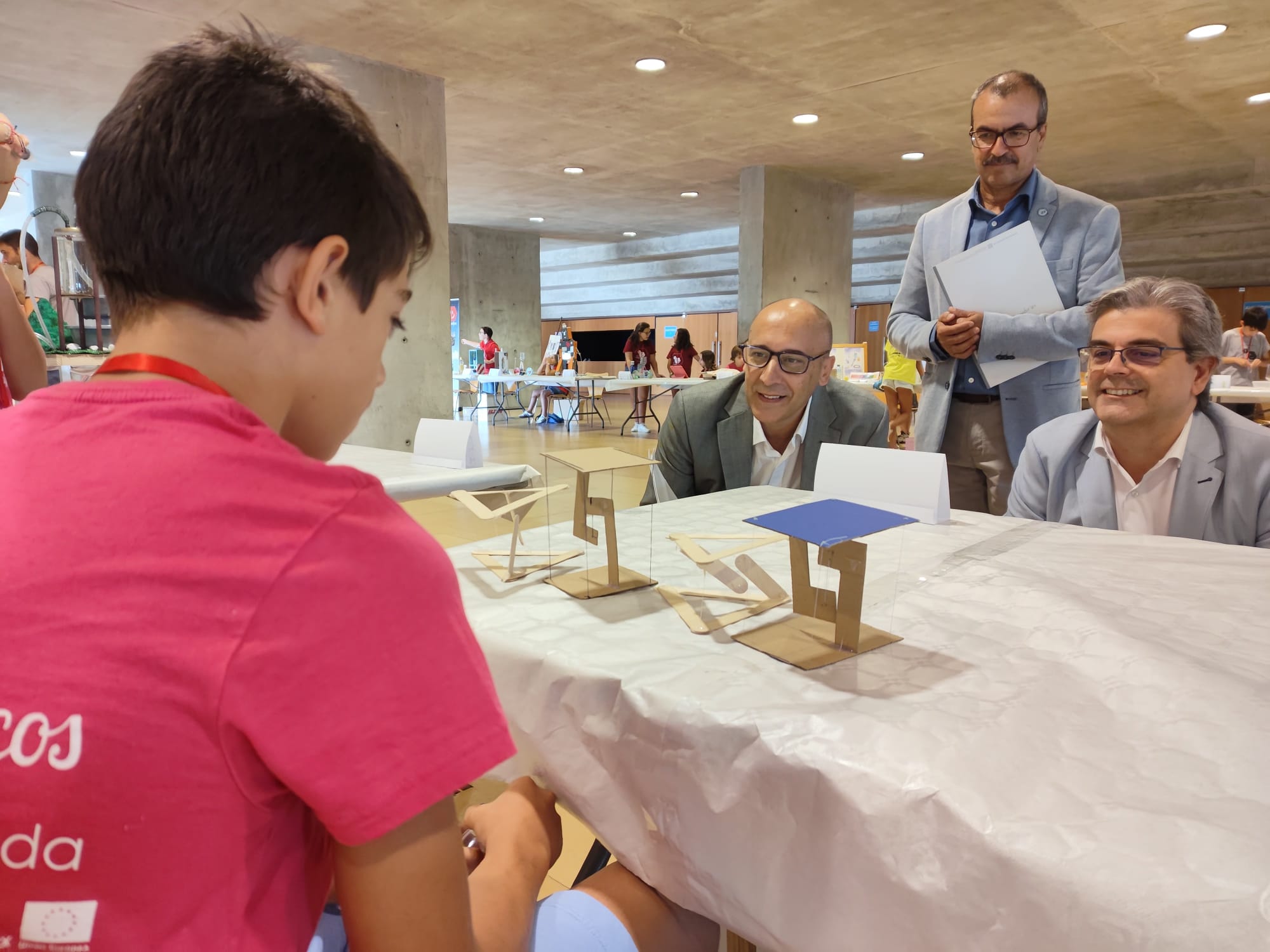 Image 4 of article Alumnos de toda Extremadura muestran 35 experimentos en la X Feria de Ciencias de la Escuela Municipal de Jóvenes Científicos