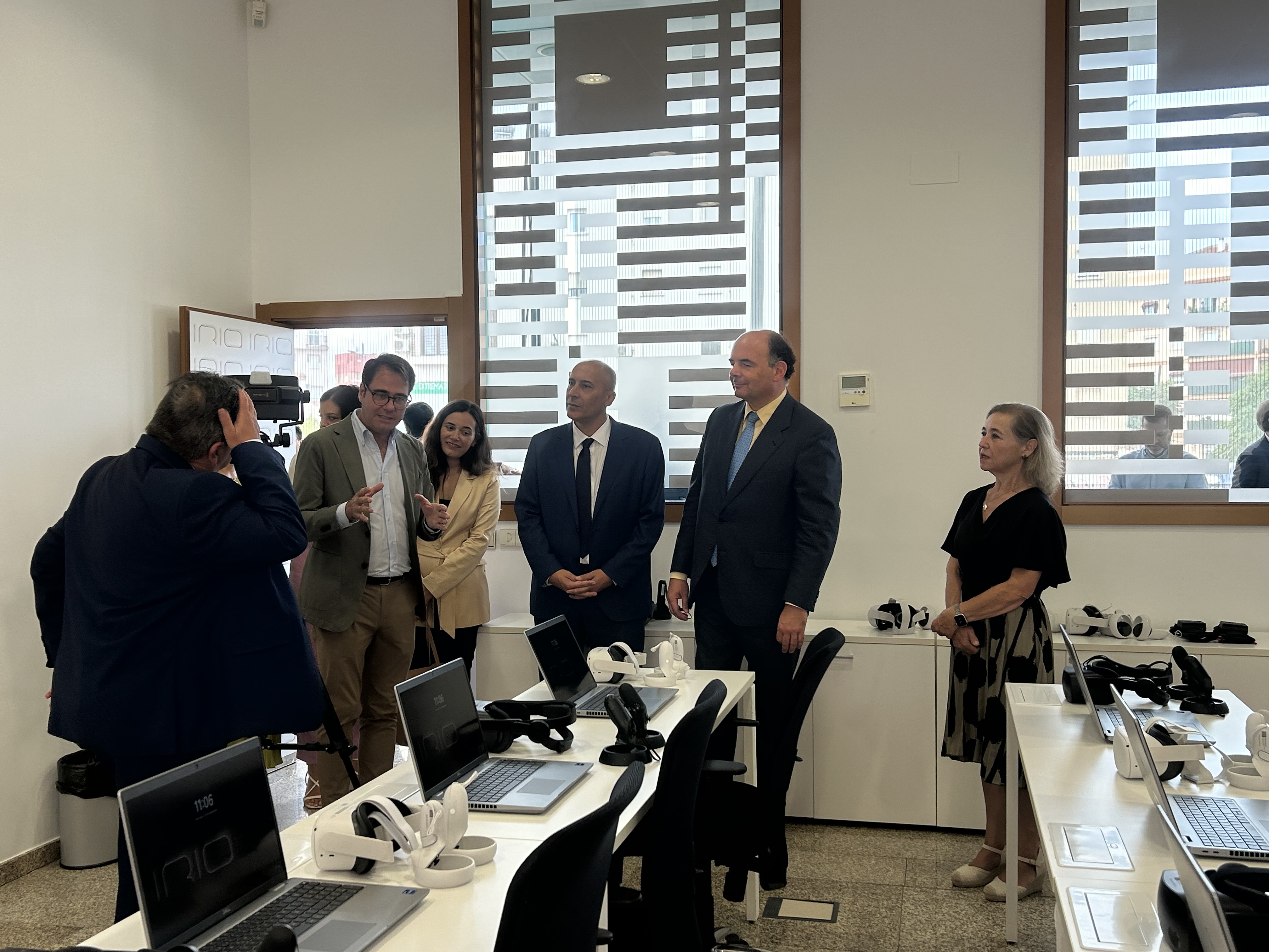 Image 1 of article María Mercedes Vaquera inaugura la nueva Incubadora de Realidades Inmersivas de Almendralejo (IRIA)