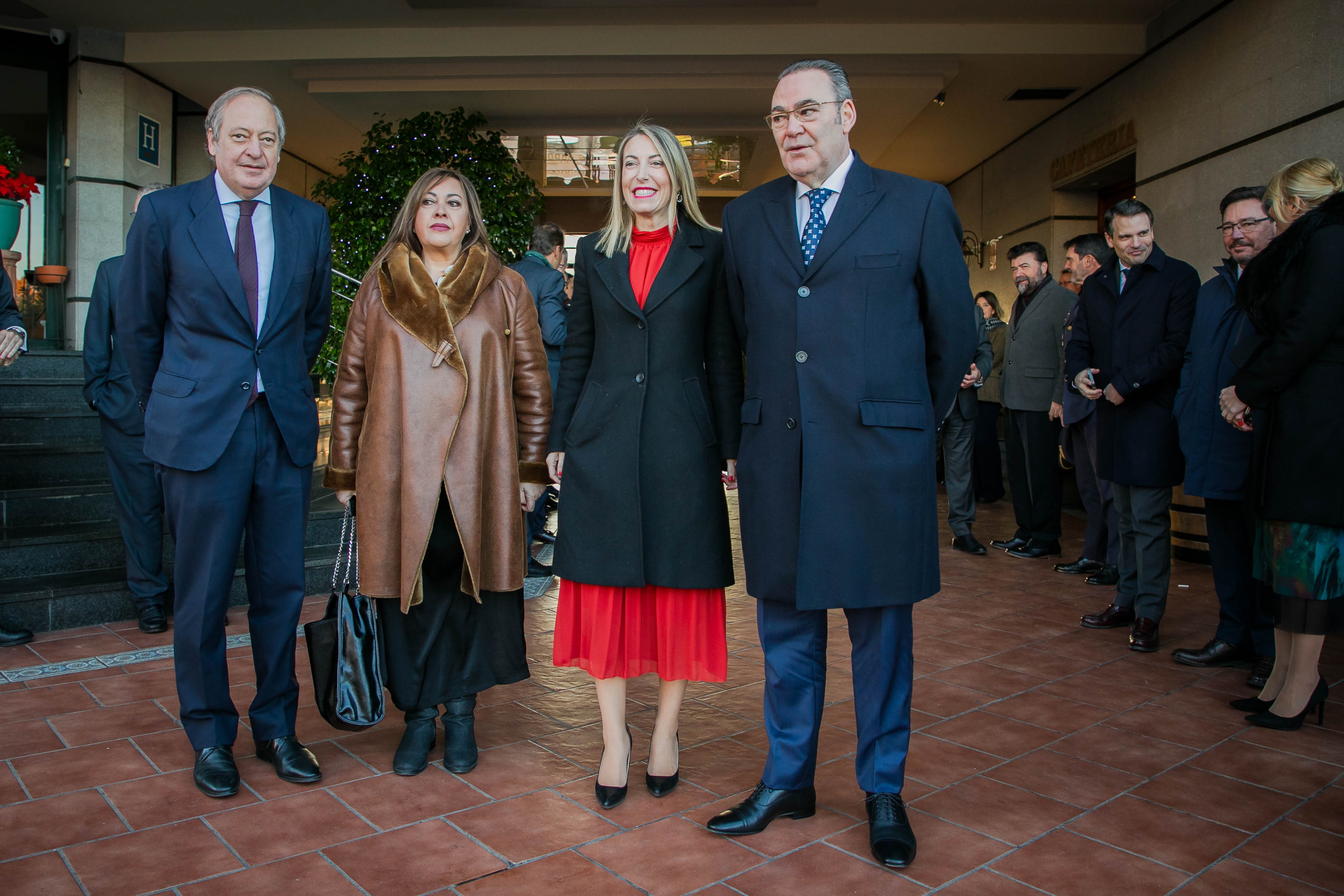 Foto de la presidenta y otras autoridades