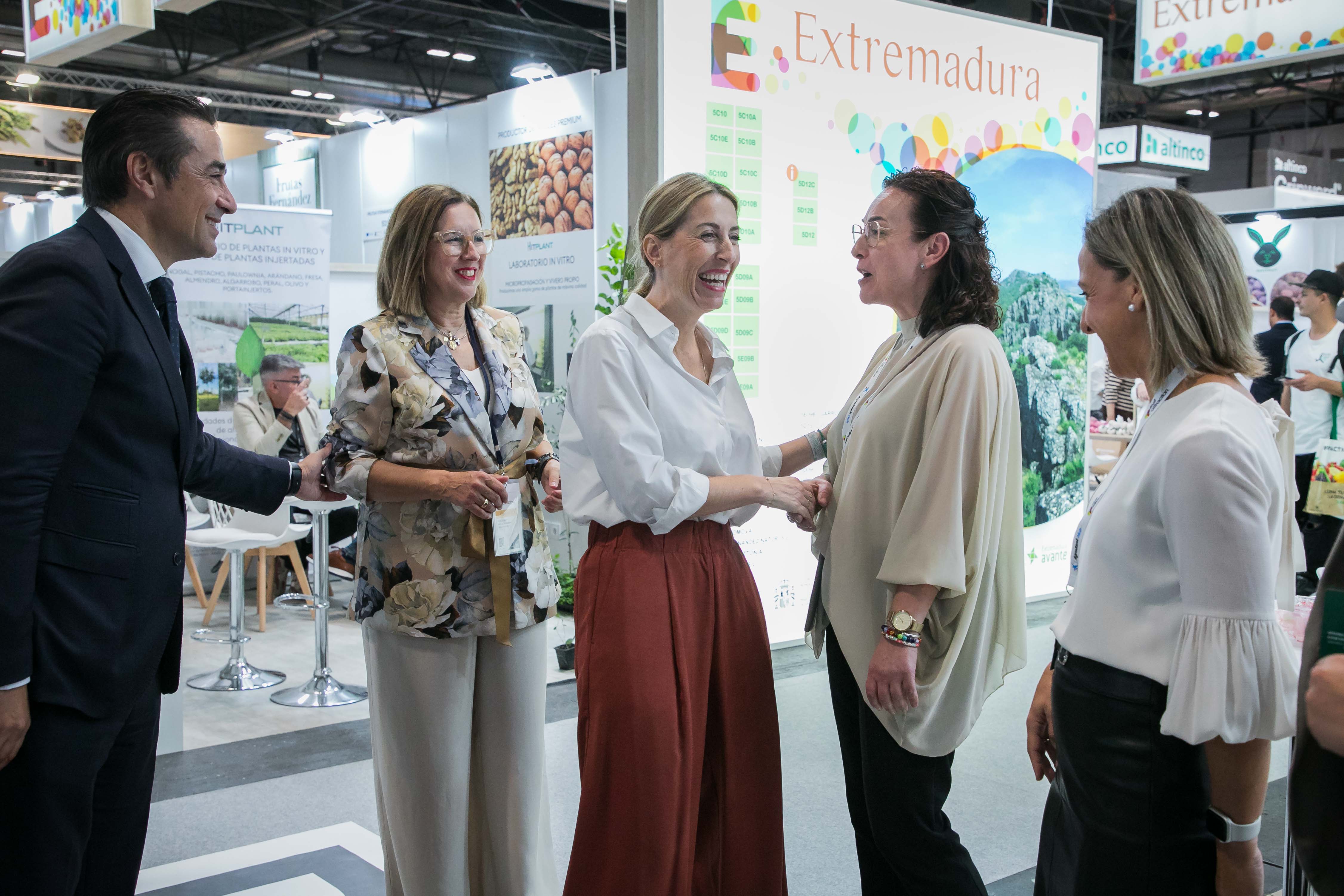 Imagen del artículo La presidenta de la Junta de Extremadura apoya al sector hortofrutícola extremeño en la feria internacional 'Fruit Attraction'
