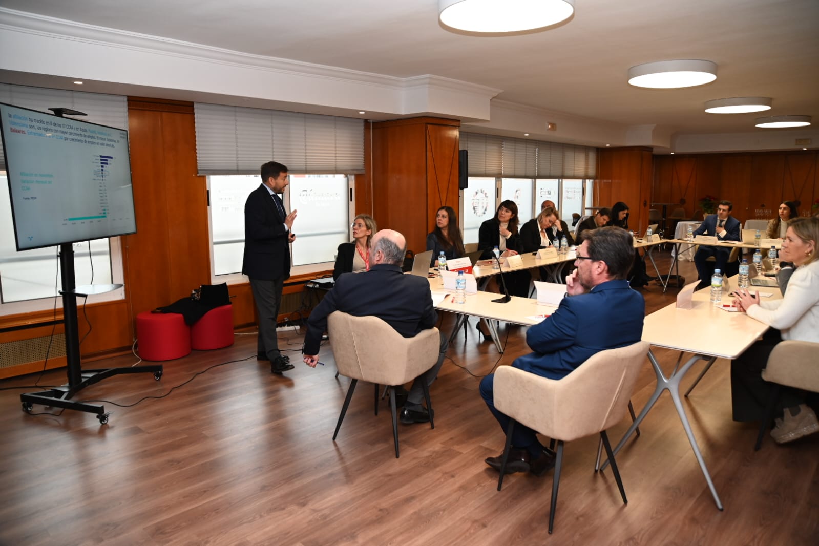 Imagen del artículo Santamaría destaca la necesidad de adecuar el mercado laboral a las necesidades de las empresas en la I Feria del Empleo y Emprendimiento de la Cámara de Comercio de Badajoz