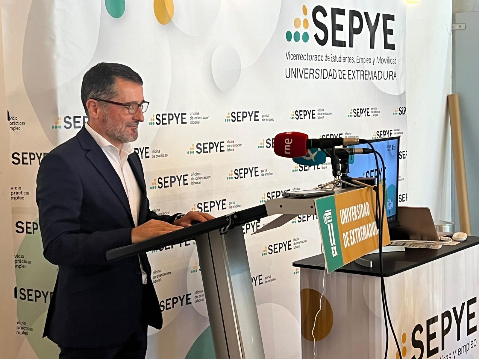Imagen del artículo La Junta colabora con la Universidad de Extremadura en la mejora de la empleabilidad de los estudiantes y egresados
