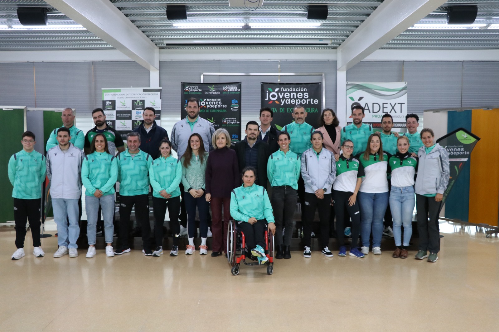 Imagen del artículo Una veintena de deportistas de élite participan en un foro de comunicación con miembros del Ejecutivo autonómico