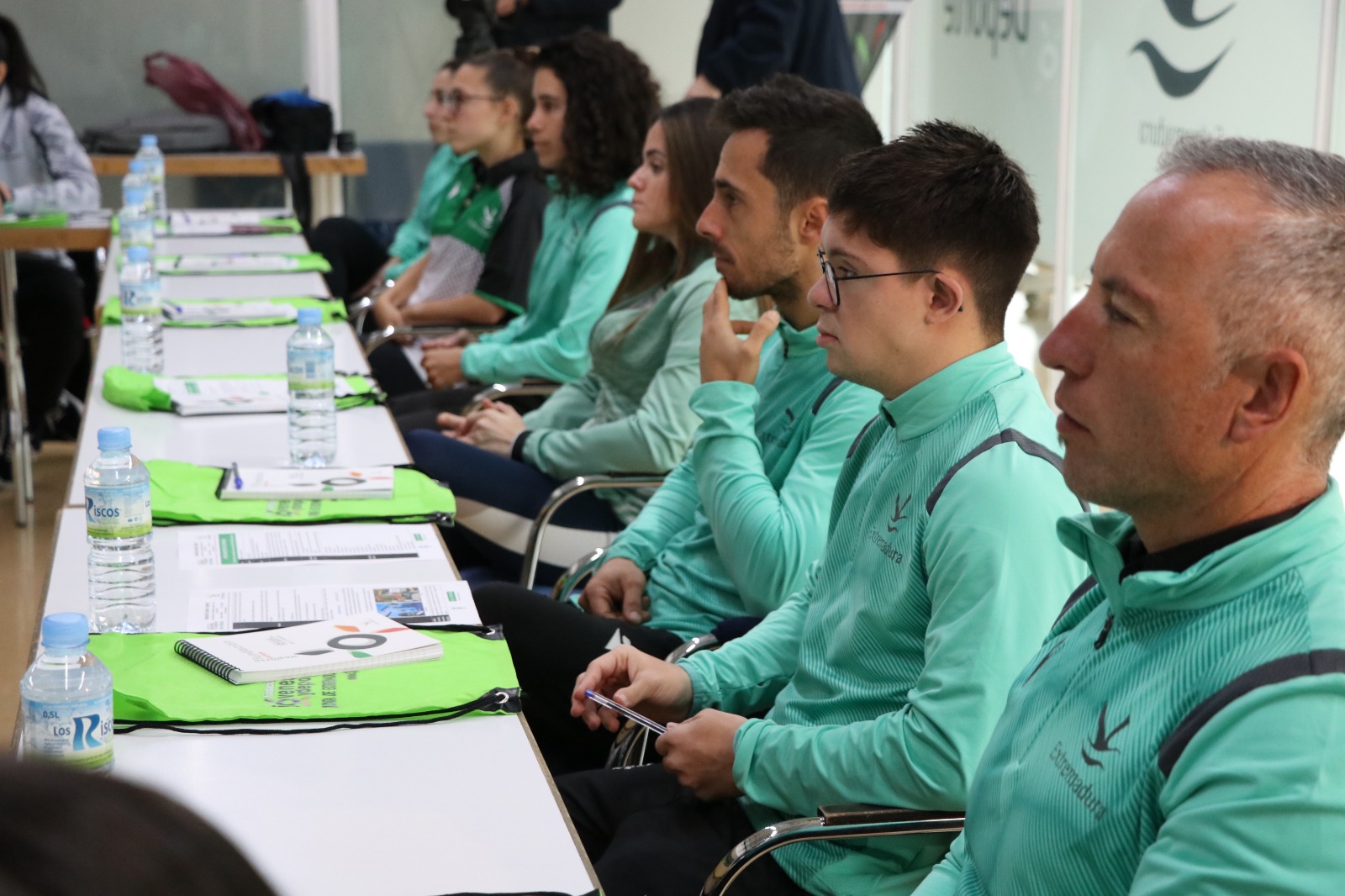 Encuentros deportistas y miembros Junta Extremadura foto 4