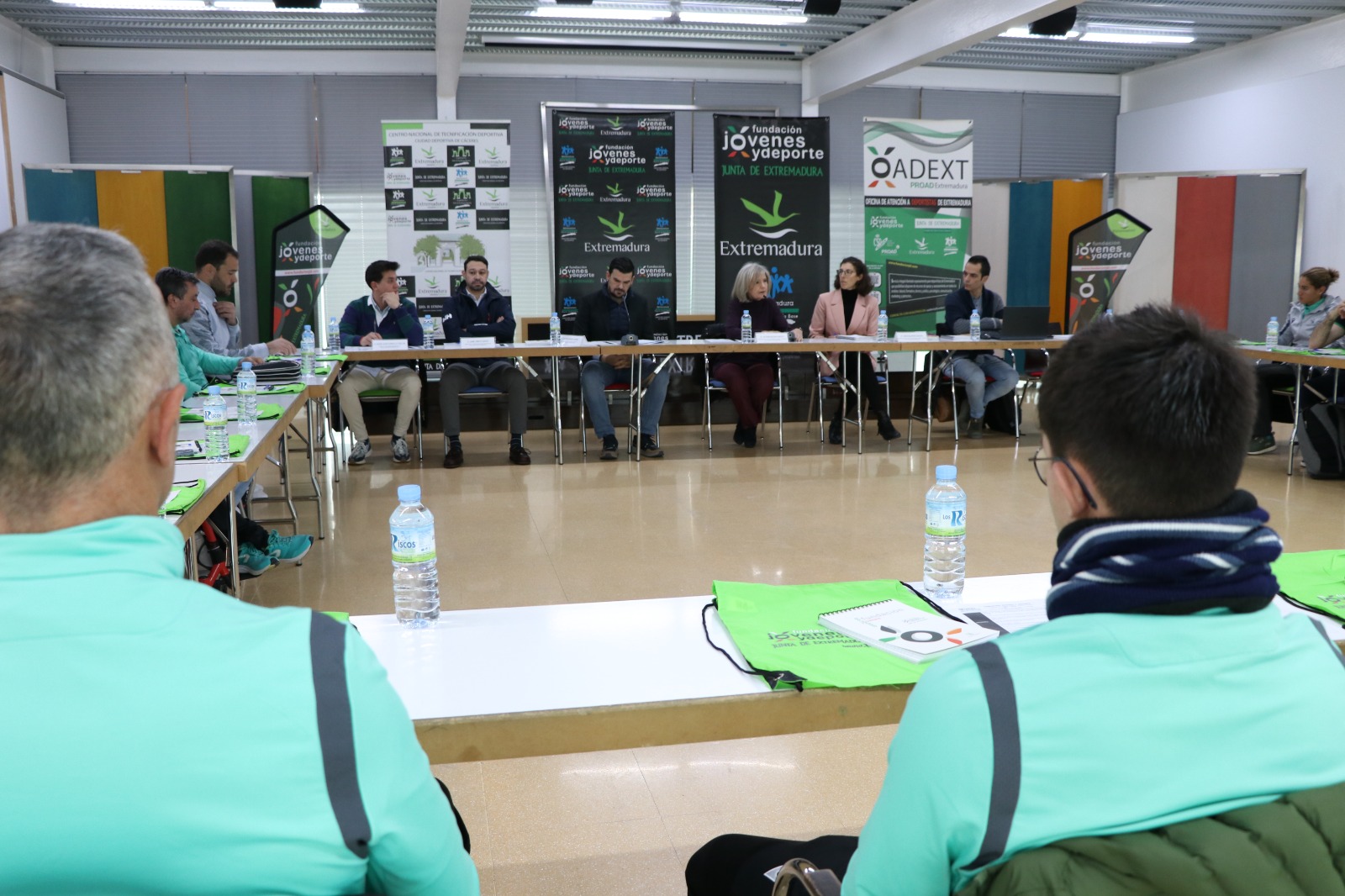 Encuentros deportistas y miembros Junta Extremadura foto 5