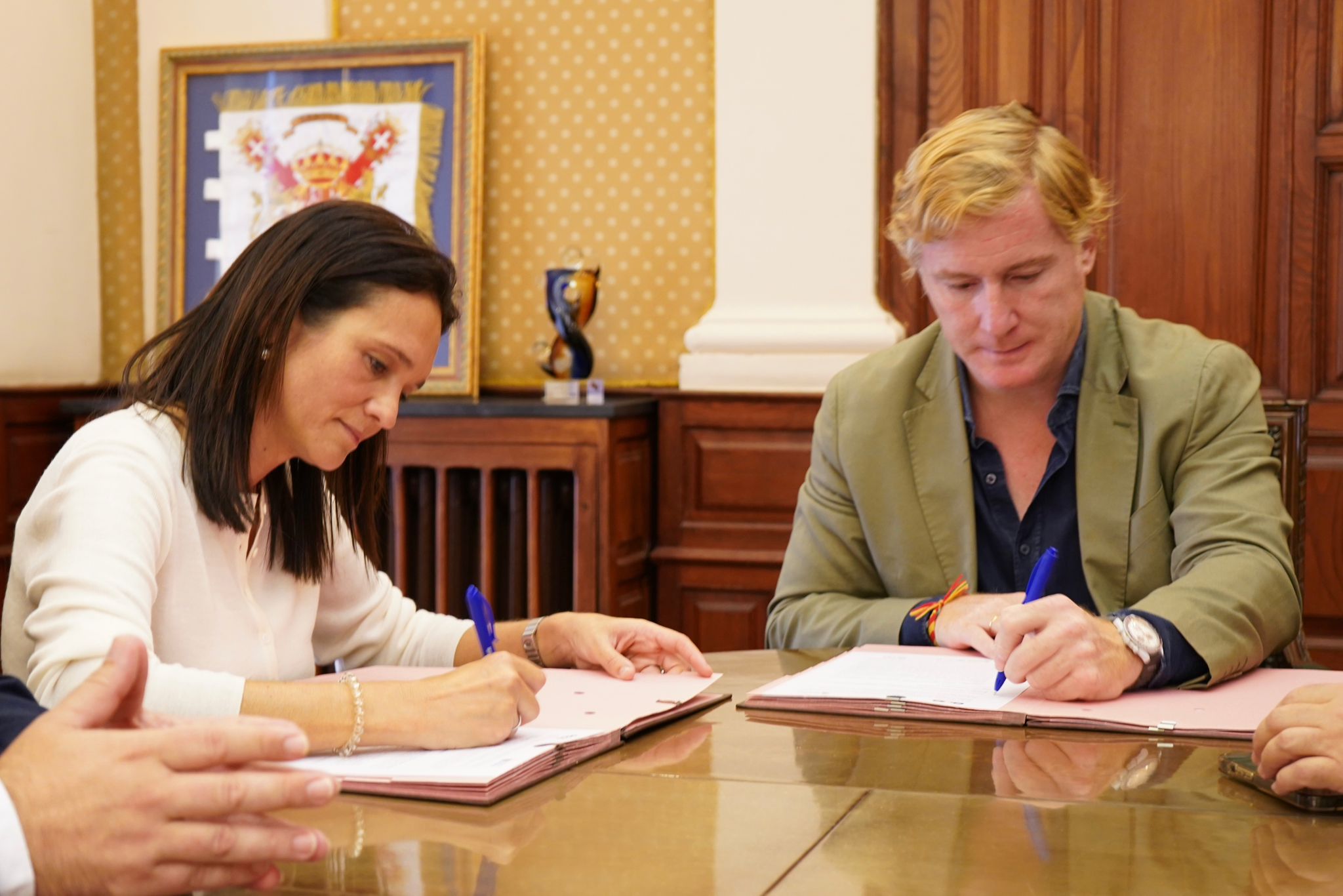 Imagen del artículo AGENEX y el Ayuntamiento de Badajoz firman un convenio para impulsar las comunidades energéticas en la ciudad