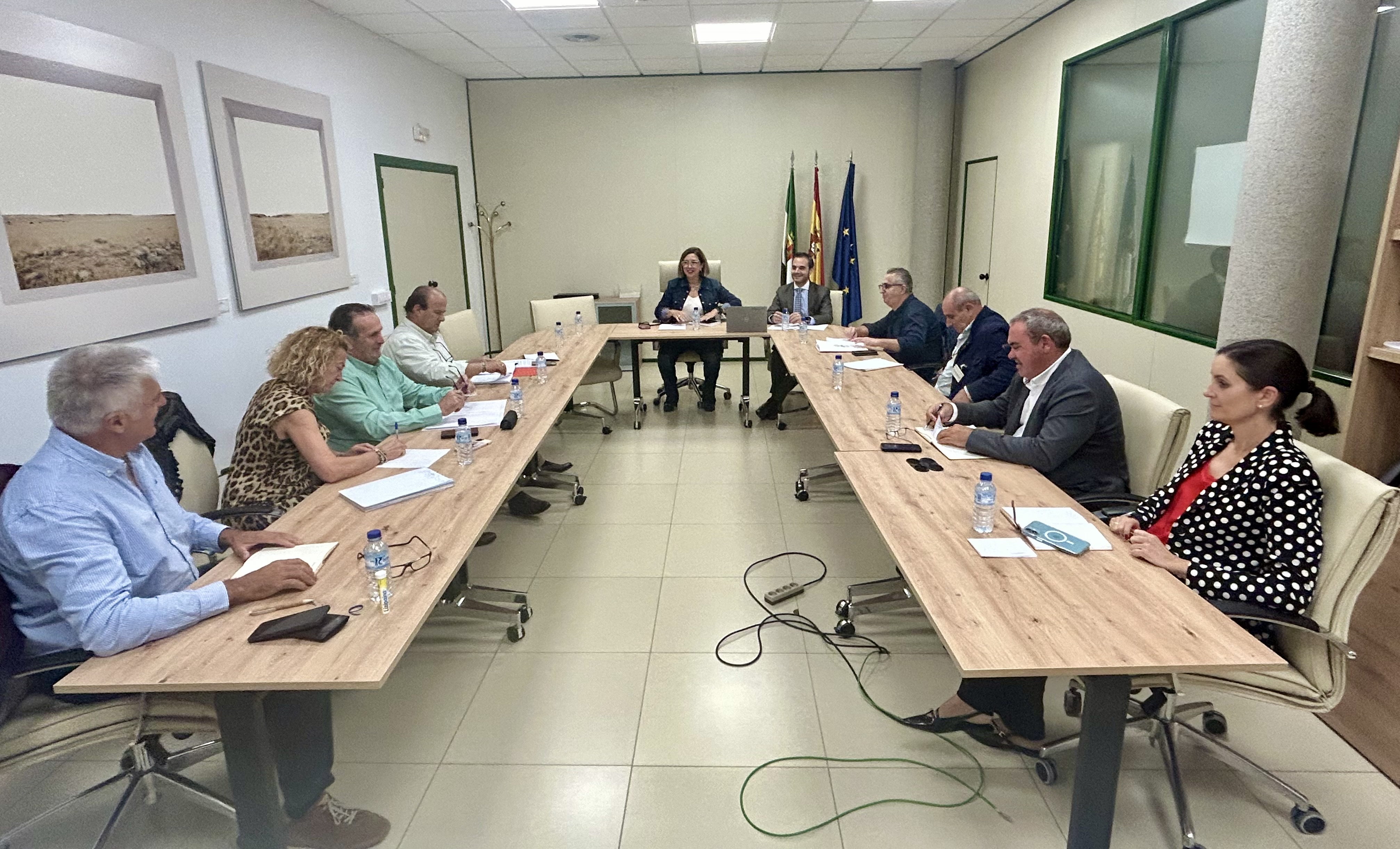 Imagen del artículo Junta, OPAS y Cooperativas Agroalimentarias firman un acuerdo conjunto para instar al Ministerio a tratar como un problema de país la lengua azul