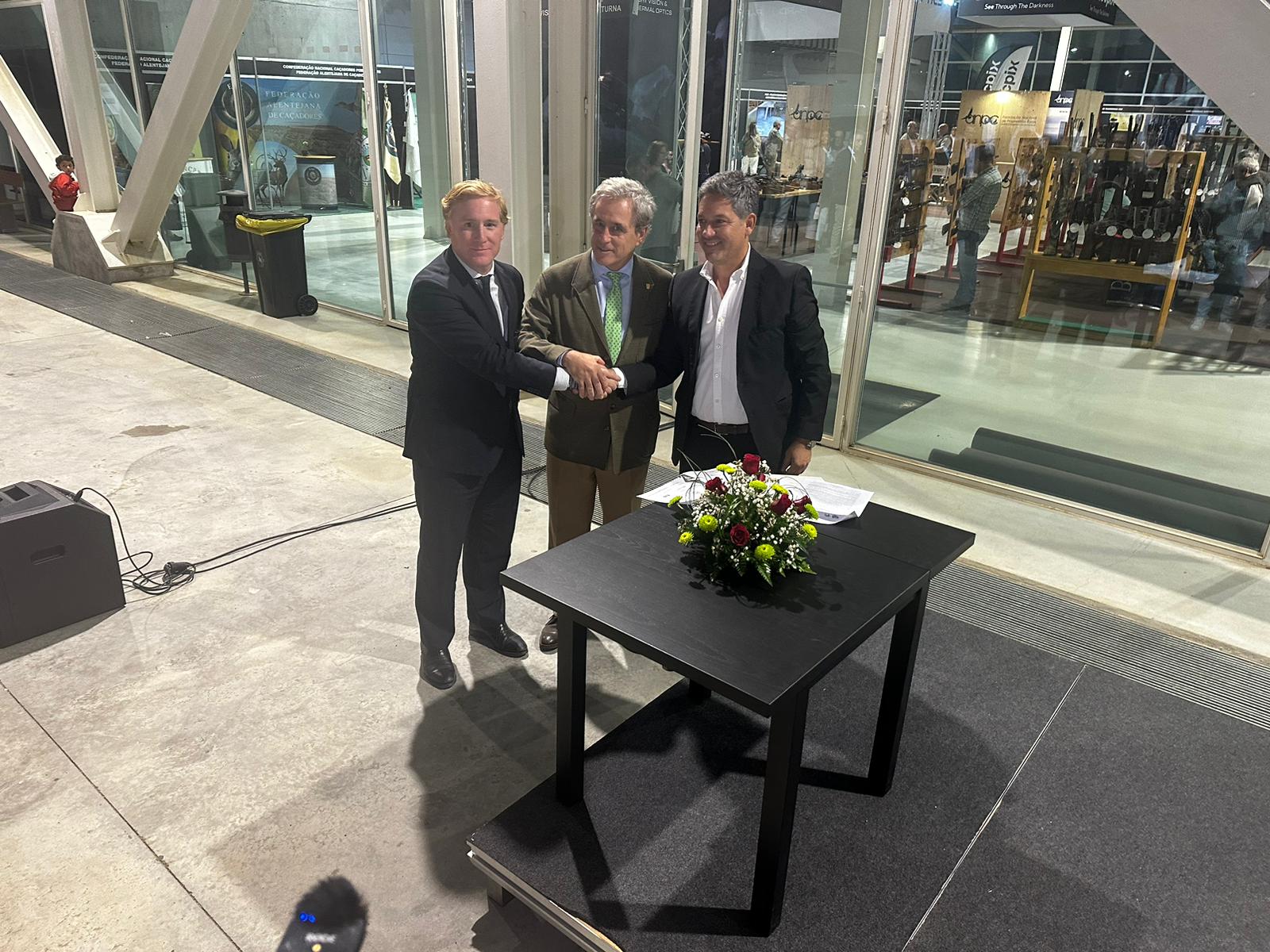 Image 3 of article Ignacio Higuero firma el Protocolo Ibérico para la Cooperación en Investigación, Monitoreo, Gestión y Fomento de los Recursos Cinegéticos