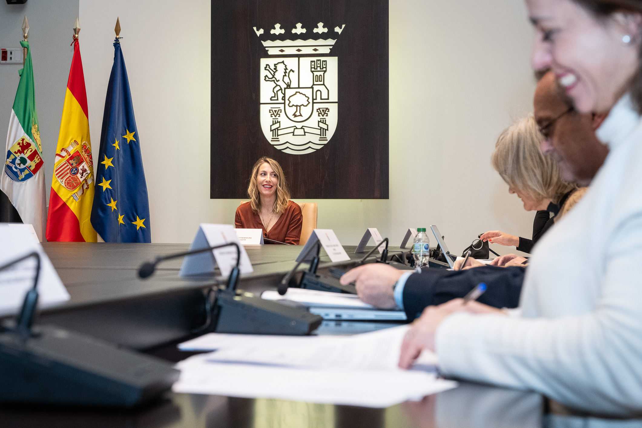 Foto de la presidenta de la Junta de Extremadura durante la reunión del Consejo de Gobierno