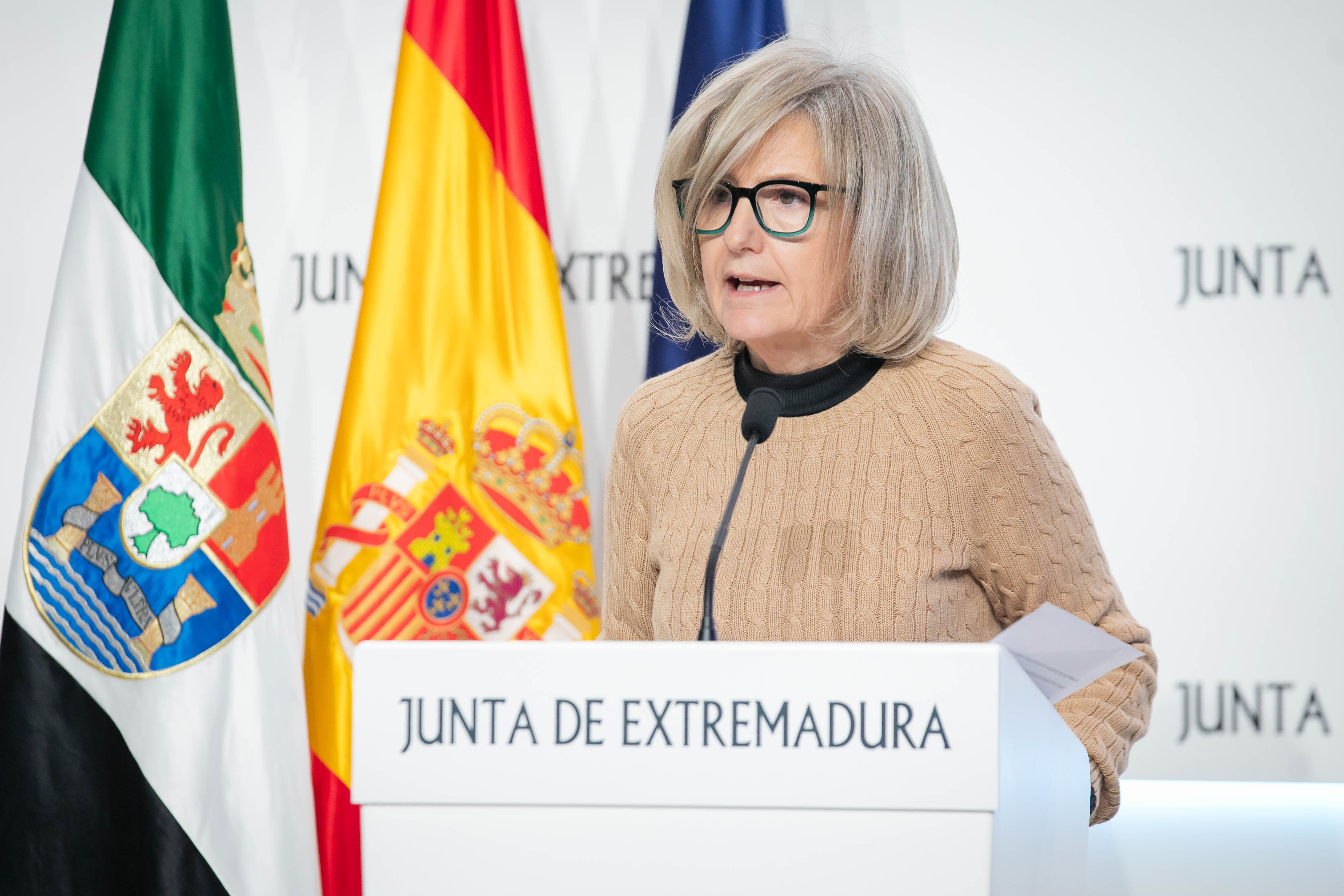 Foto de la portavoz de la Junta de Extremadura durante la rueda de prensa