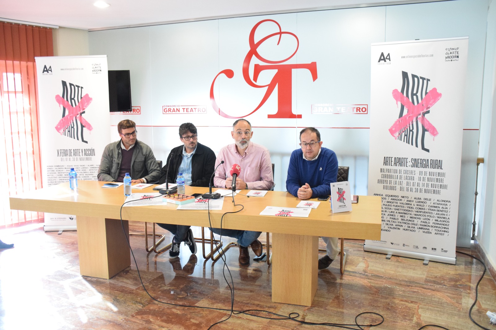 Image 3 of article La Junta destaca la Feria 'Arte Aparte' como un punto de encuentro para el arte emergente en Extremadura