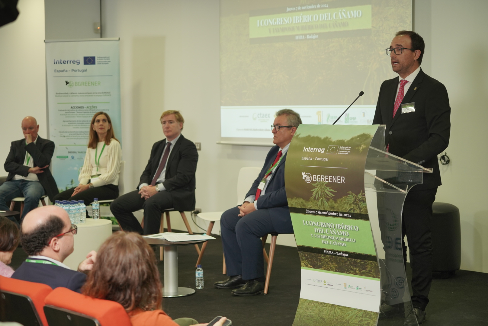 Imagen del artículo La Junta defiende el potencial económico del cultivo del cáñamo industrial y su papel como protector del medio ambiente