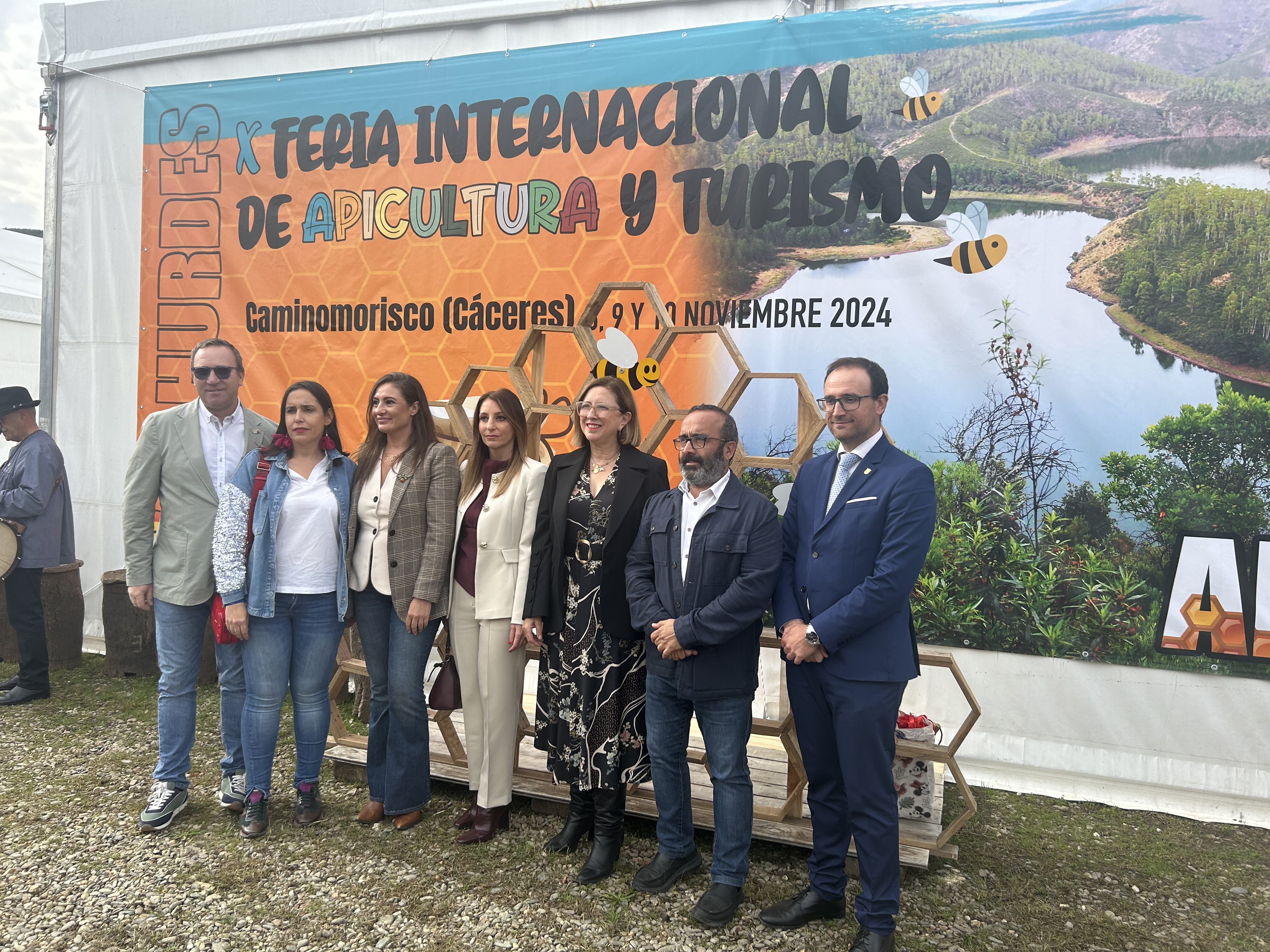 Imagen del artículo Mercedes Morán inaugura la X Feria Internacional de la Apicultura y el Turismo de Las Hurdes como un referente para estos sectores