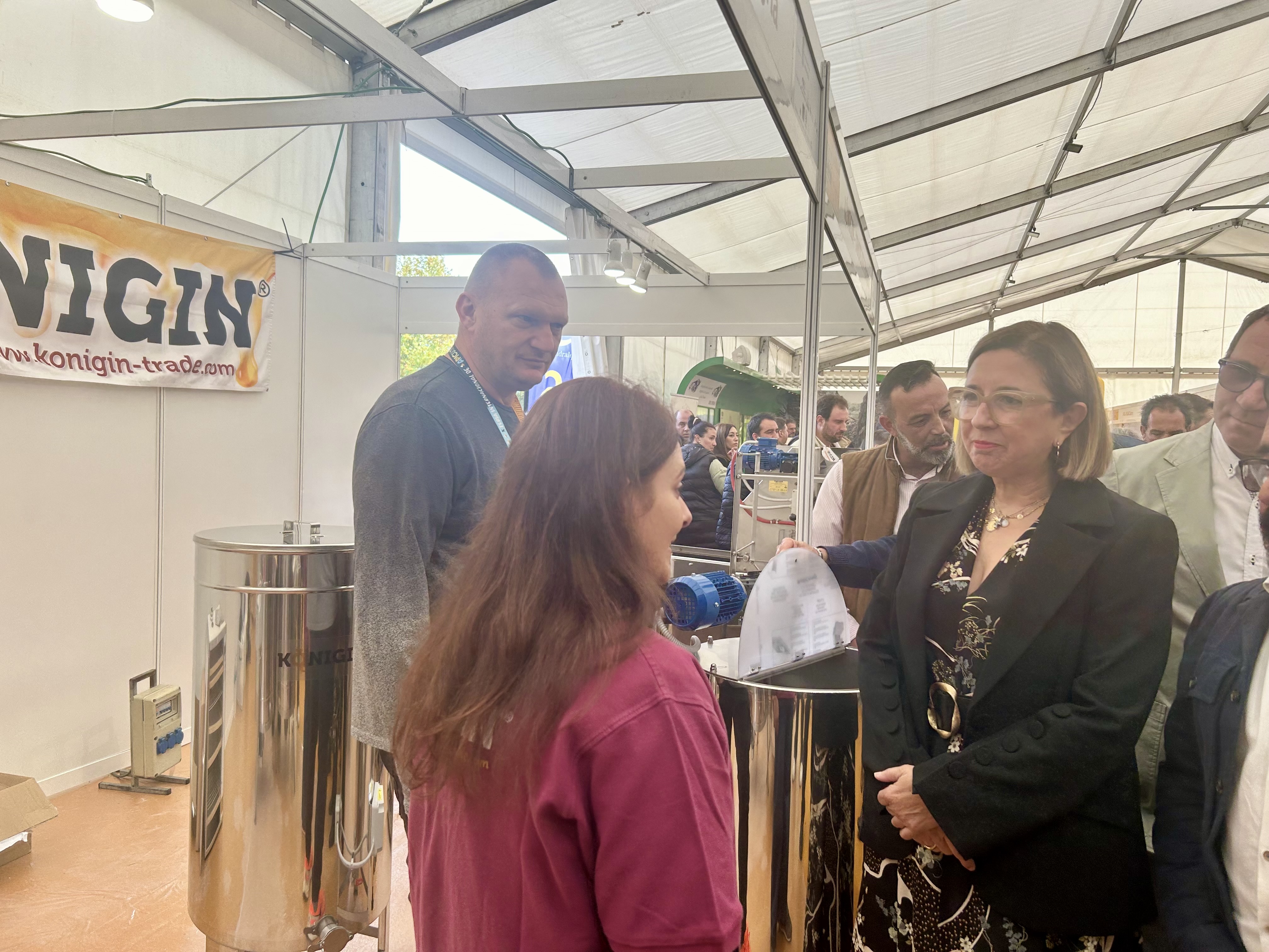 Image 2 of article Mercedes Morán inaugura la X Feria Internacional de la Apicultura y el Turismo de Las Hurdes como un referente para estos sectores