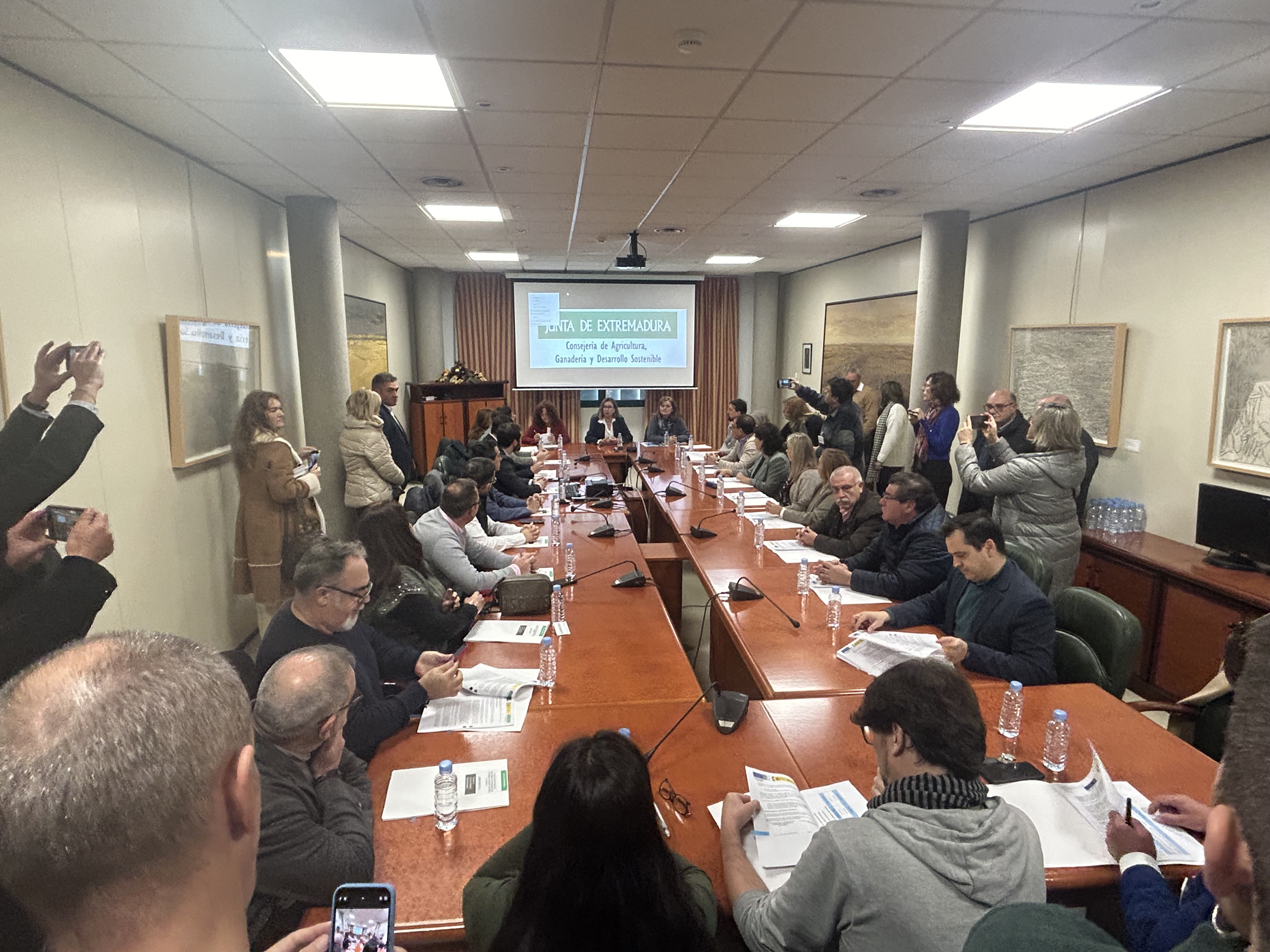 Image 0 of article Mercedes Morán firma con los 24 Grupos de Acción Local los convenios para aplicar la Estrategia de Desarrollo Local Participativo 2023-2027