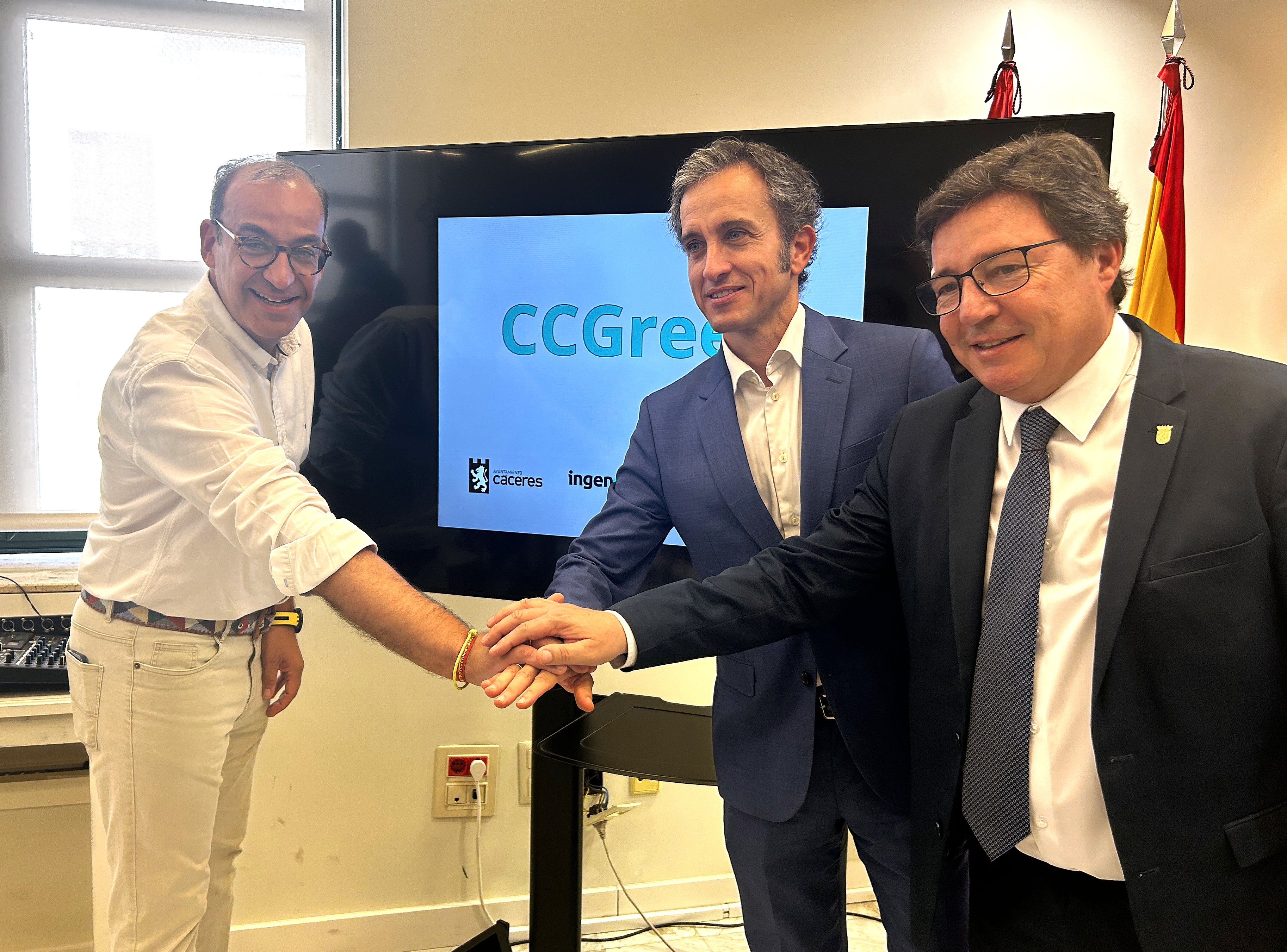 Foto de El consejero de Economía destaca que el Centro de Datos de Cáceres será un hito para el desarrollo tecnológico y reforzará el crecimiento de