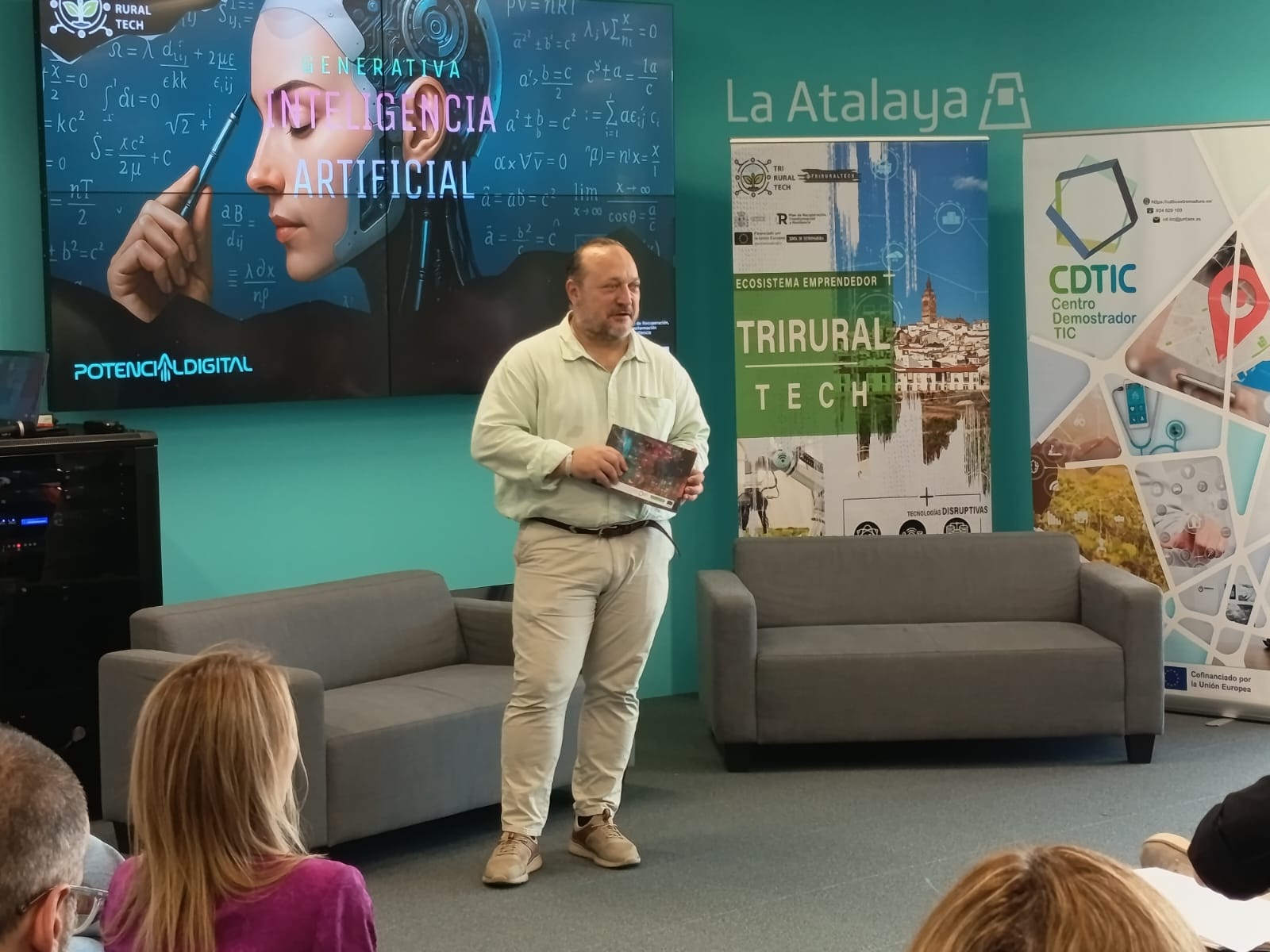 Imagen del artículo La Junta defiende el papel de la inteligencia artificial para impulsar nuevas empresas sostenibles y con base digital