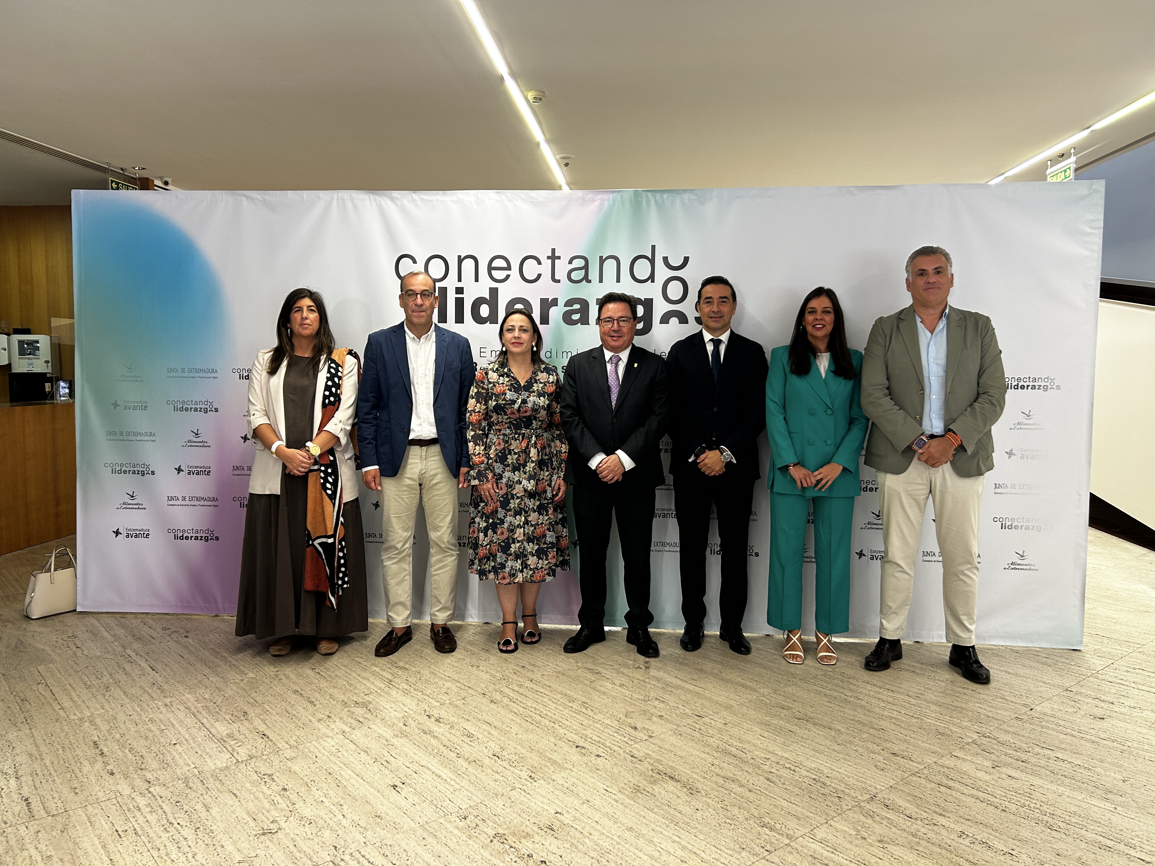 II Foro Conectando Liderazgos foto 1