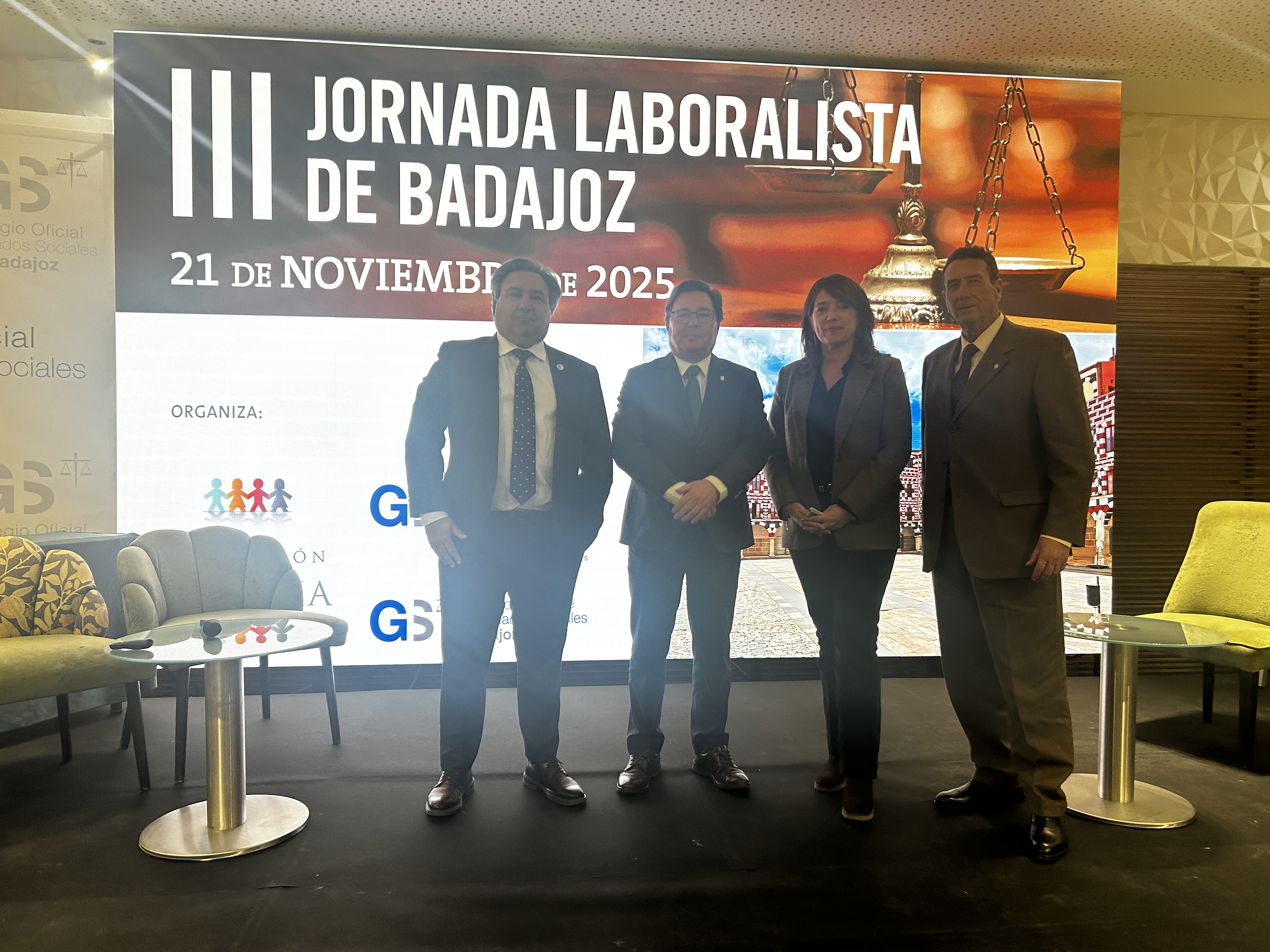 20251121 La Junta destaca el papel de los graduados sociales en el ...