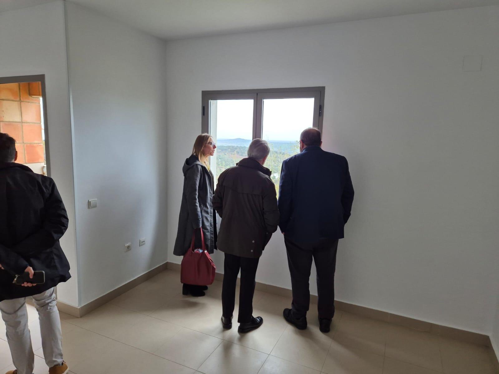 Imagen del artículo Manuel Martín destaca el compromiso de la Junta con la justicia social en el acto de entrega de viviendas sociales en Ribera del Fresno y Feria