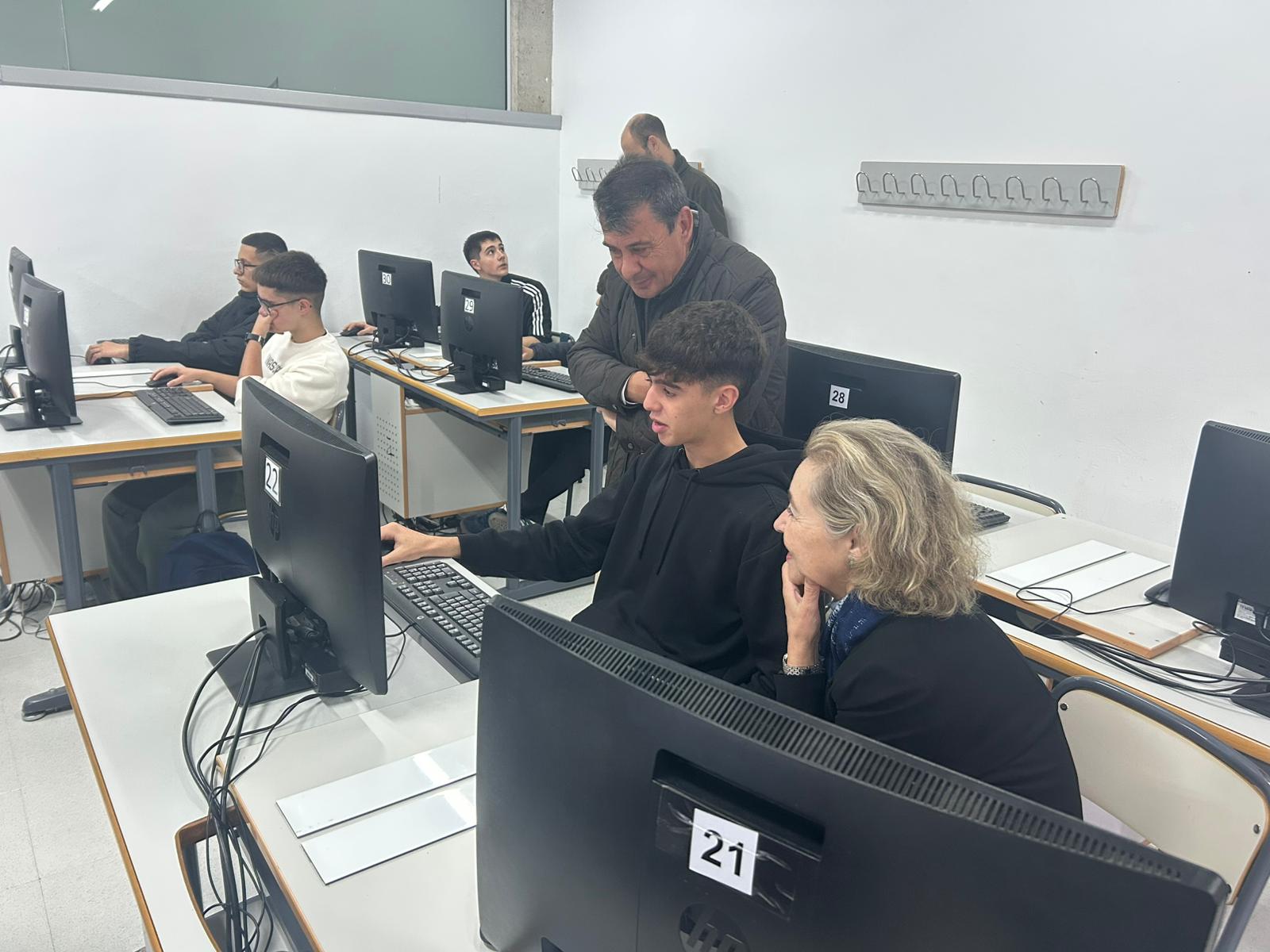 La consejera de Educación ha visitado el IES Ciudad Jardín de Badajoz foto 3