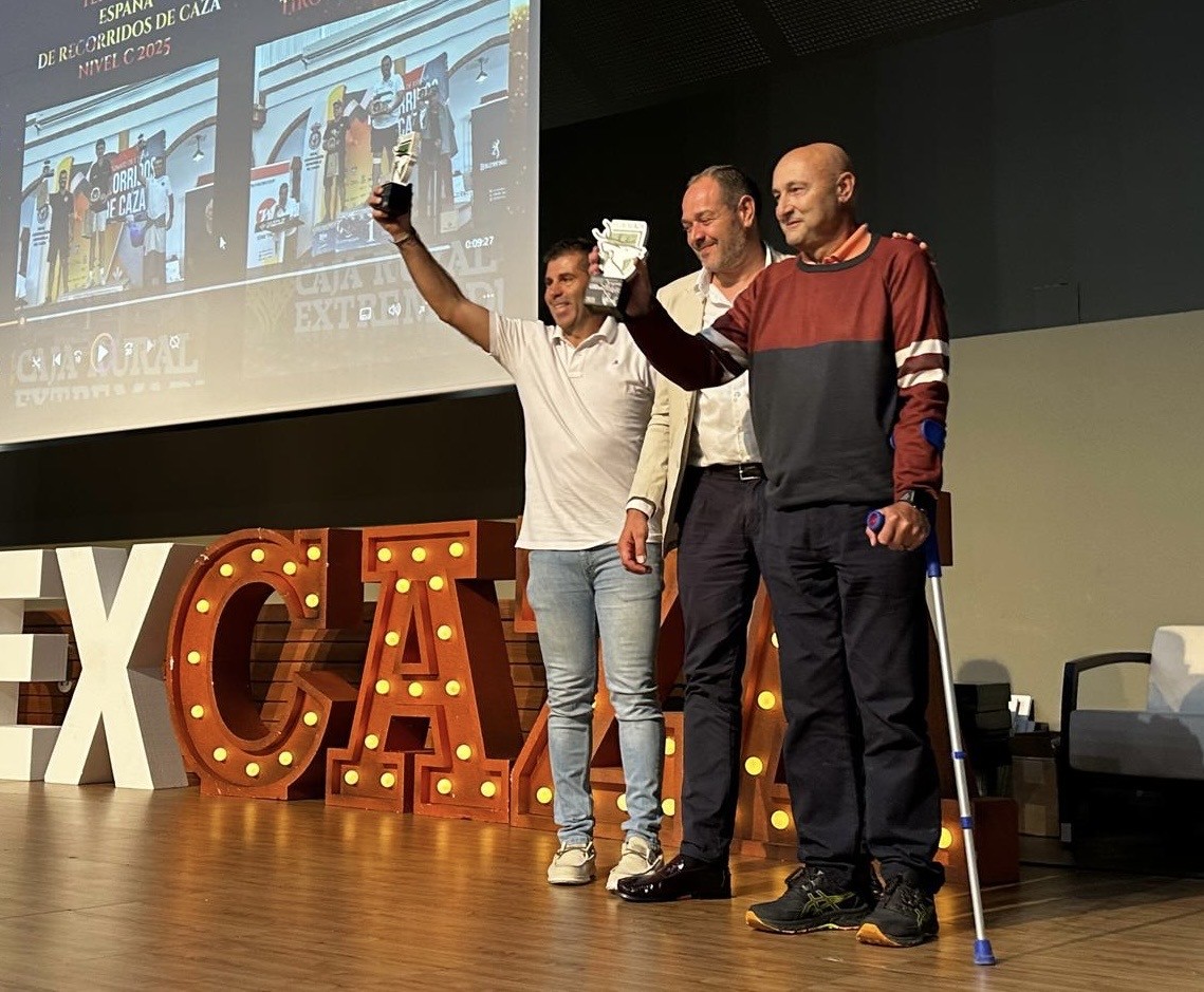 Foto de La Junta recibe en Feciex el aval de la caza y la pesca a su apuesta por la profesionalización