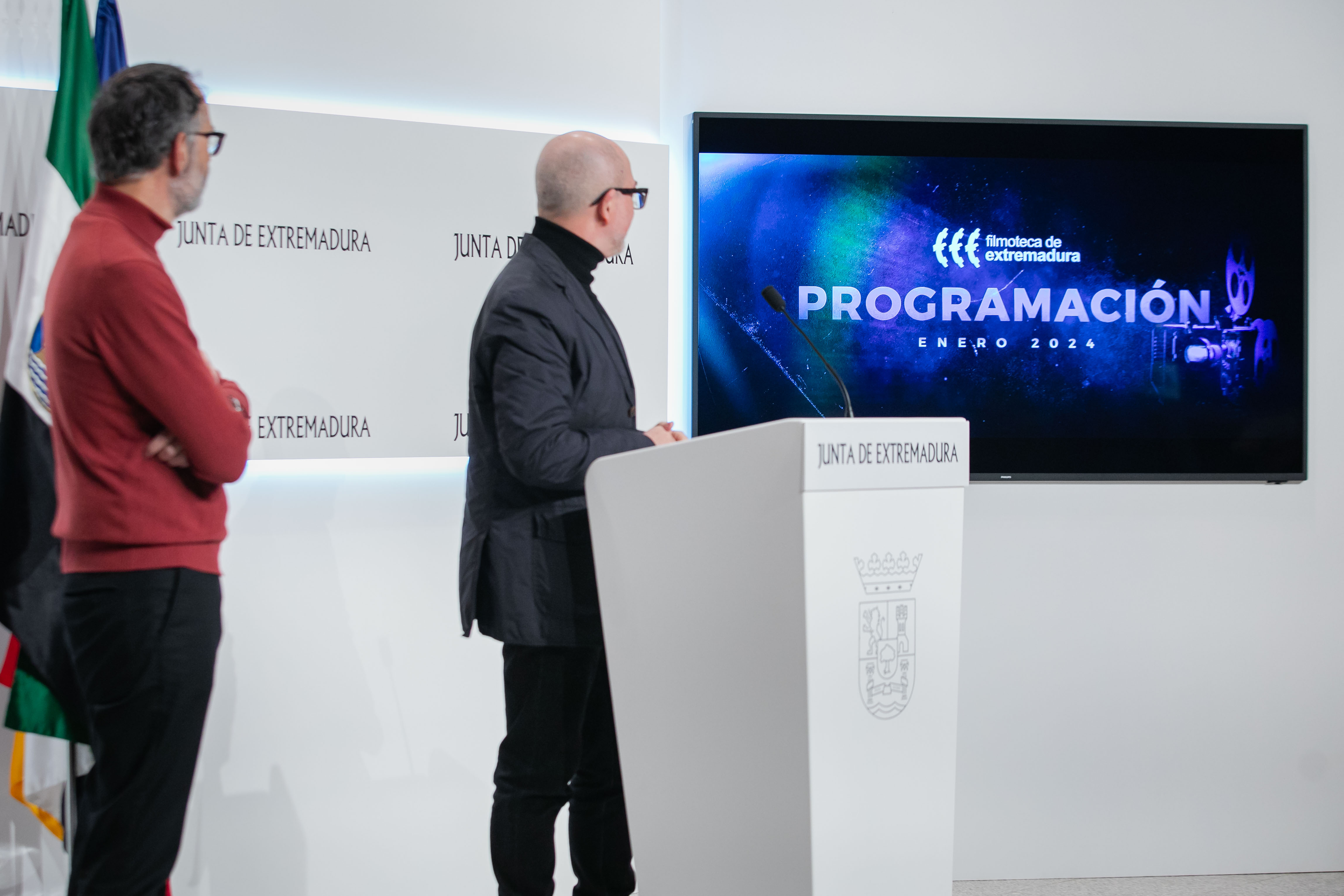 Foto del secretario general de Cultura y del director de la Filmoteca durante la rueda de prensa 