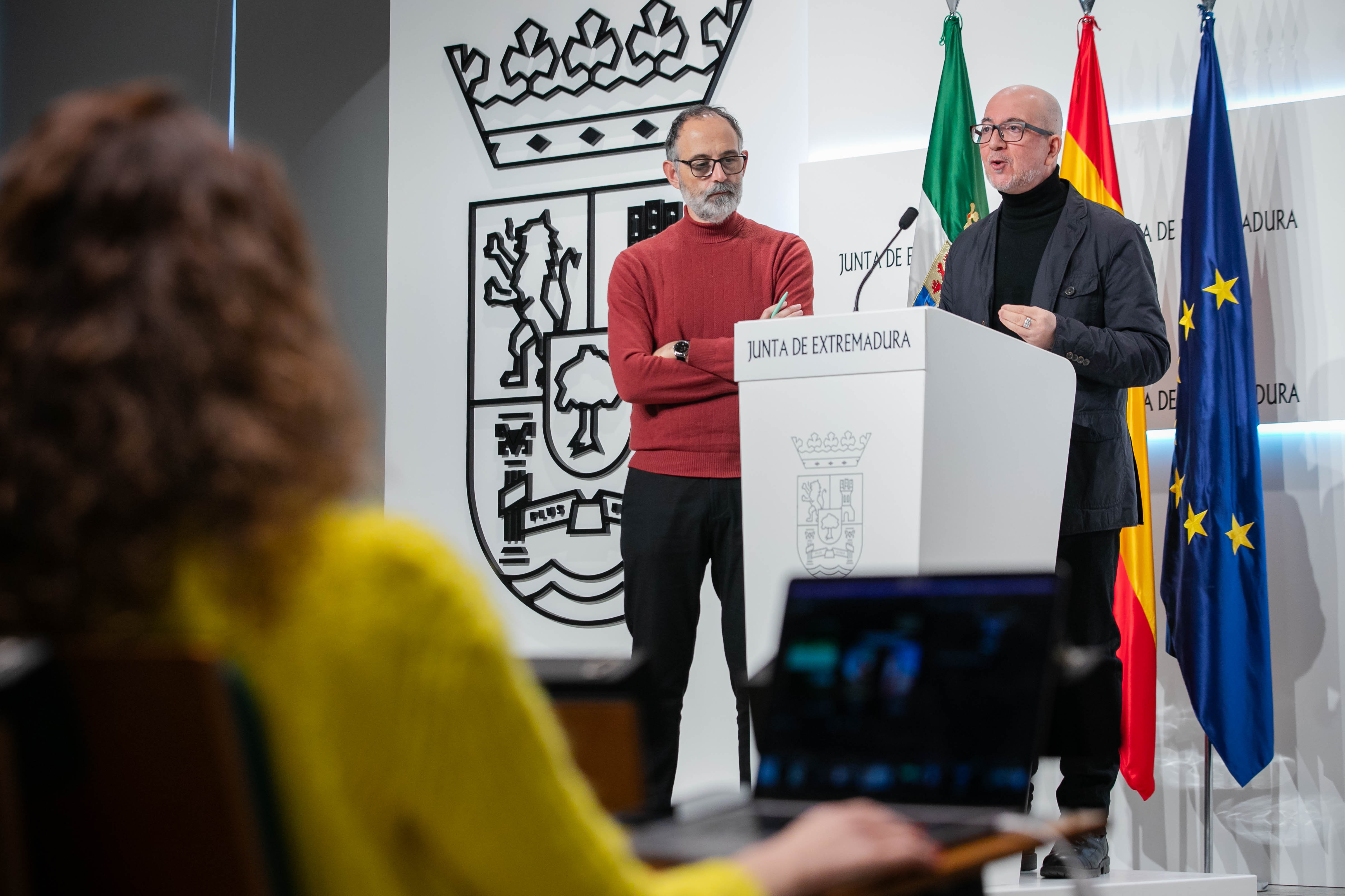 Foto del secretario general de Cultura y del director de la Filmoteca durante la rueda de prensa 