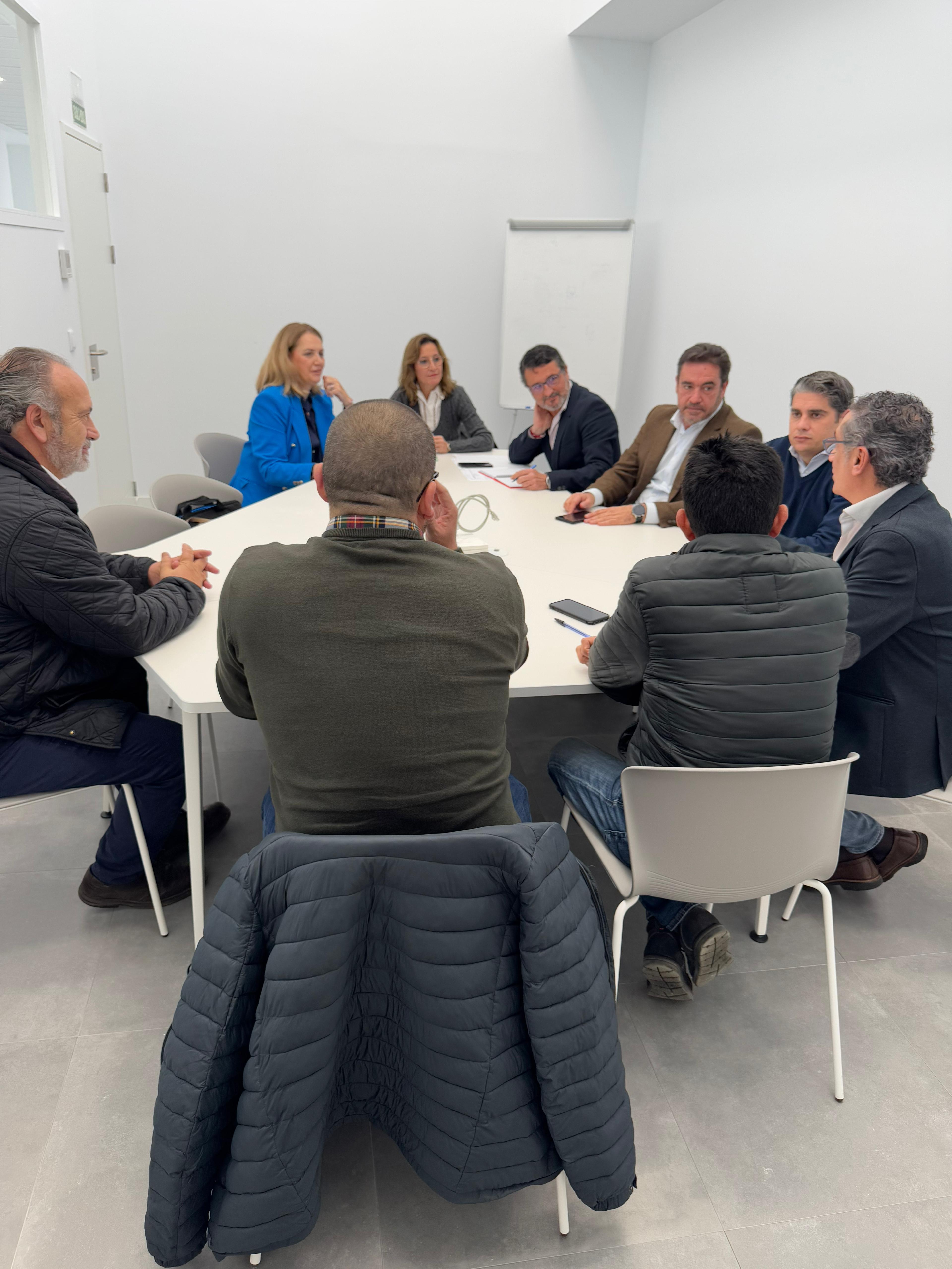 Imagen de la reunión con la empresa Hacienda Murillo 