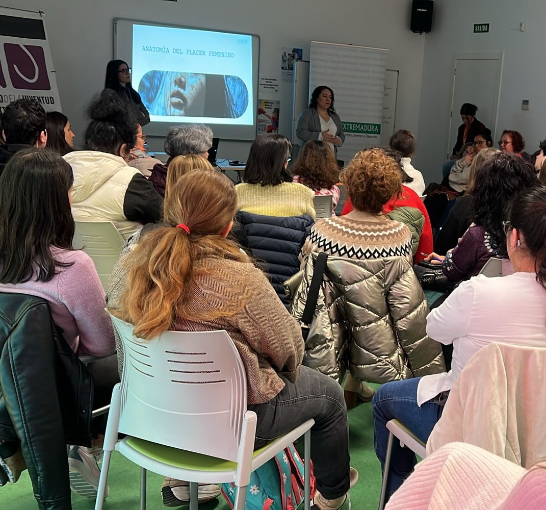 Encuentro intergeneracional sobre salud sexual femenina foto 2