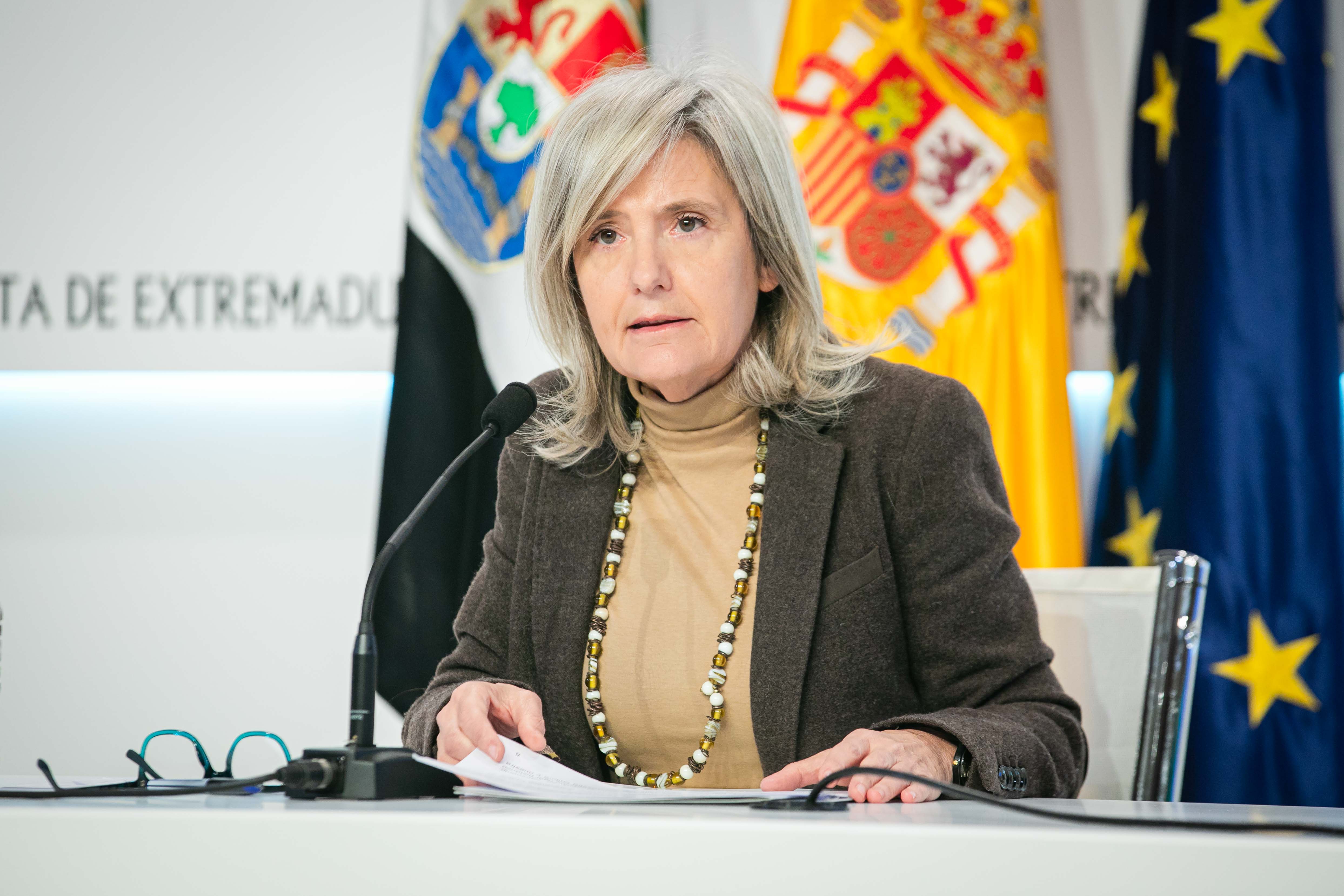 La consejera de Cultura, Turismo, Jóvenes y Deportes, Victoria Bazaga;  en la rueda de prensa.