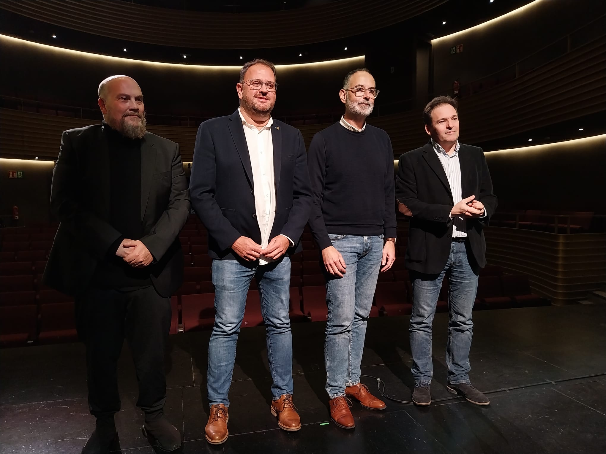 Autoridades en la presentación. 