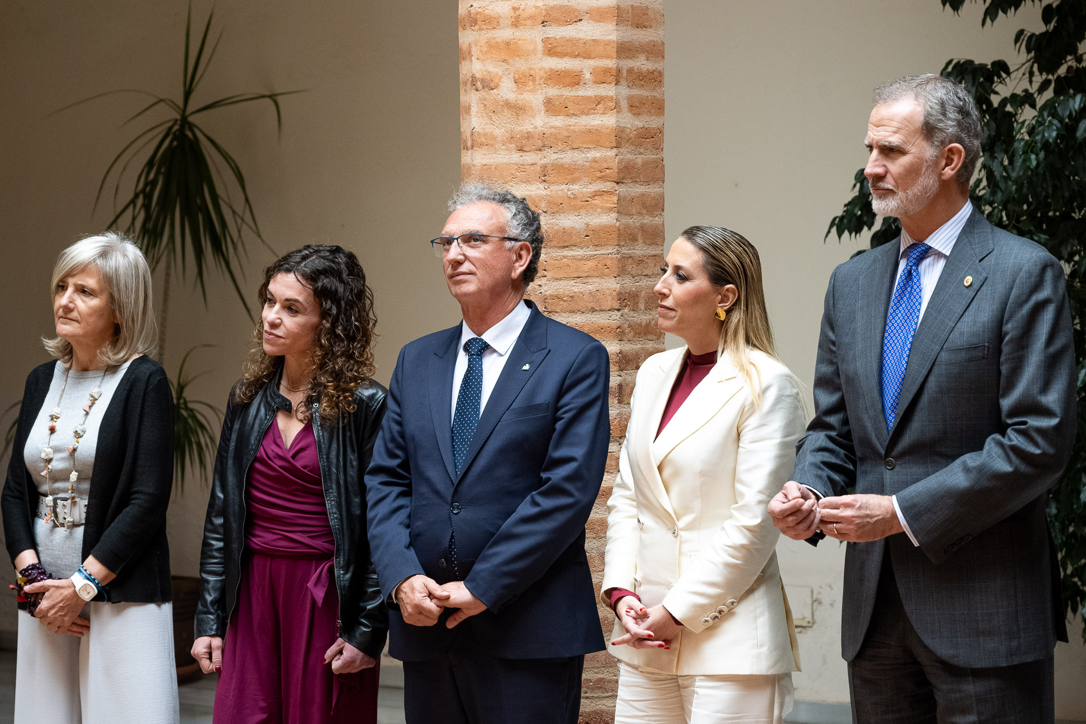La presidenta de la Junta de Extremadura, María Guardiola, ha acompañado este jueves al rey Felipe VI en la inauguración de la 'Sala de Protohistoria' del Museo Arqueológico Provincial de Badajoz.