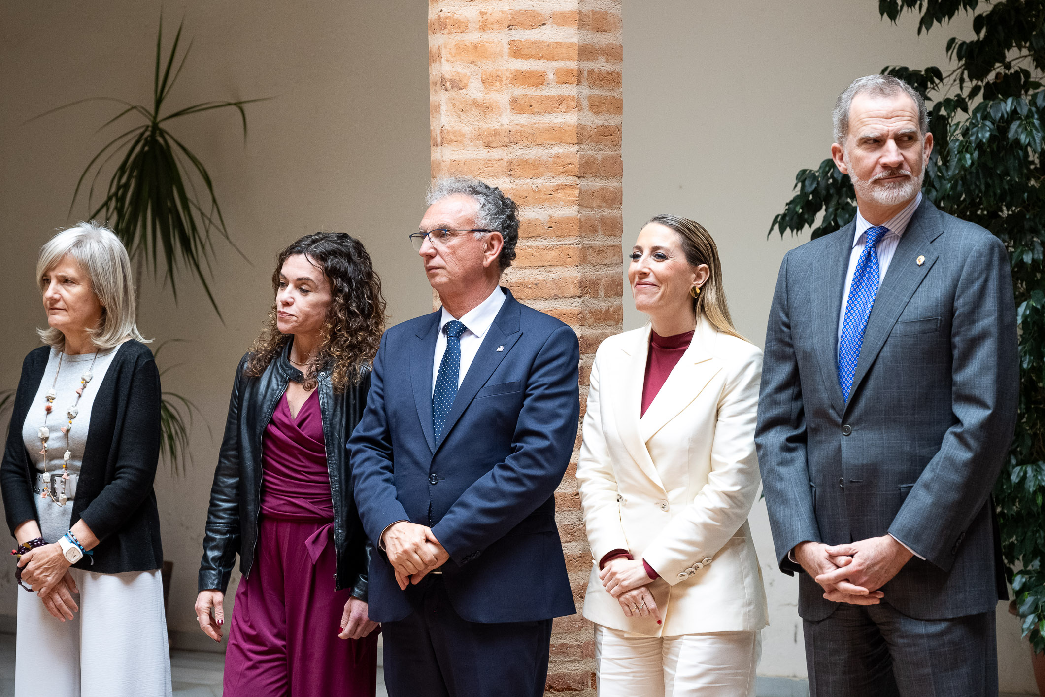 La presidenta de la Junta de Extremadura, María Guardiola, ha acompañado este jueves al rey Felipe VI en la inauguración de la 'Sala de Protohistoria' del Museo Arqueológico Provincial de Badajoz