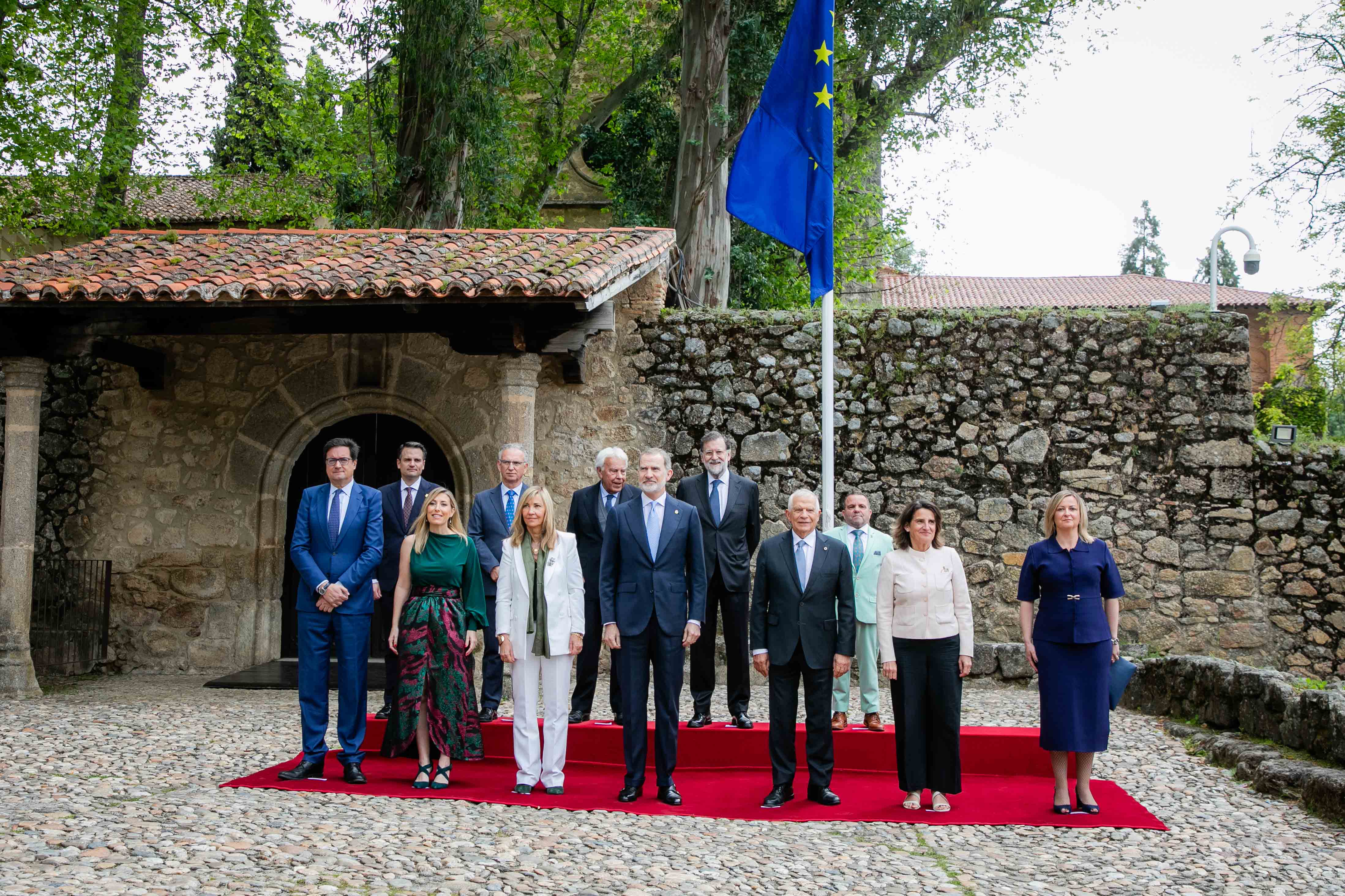 Foto de grupo en el exterior