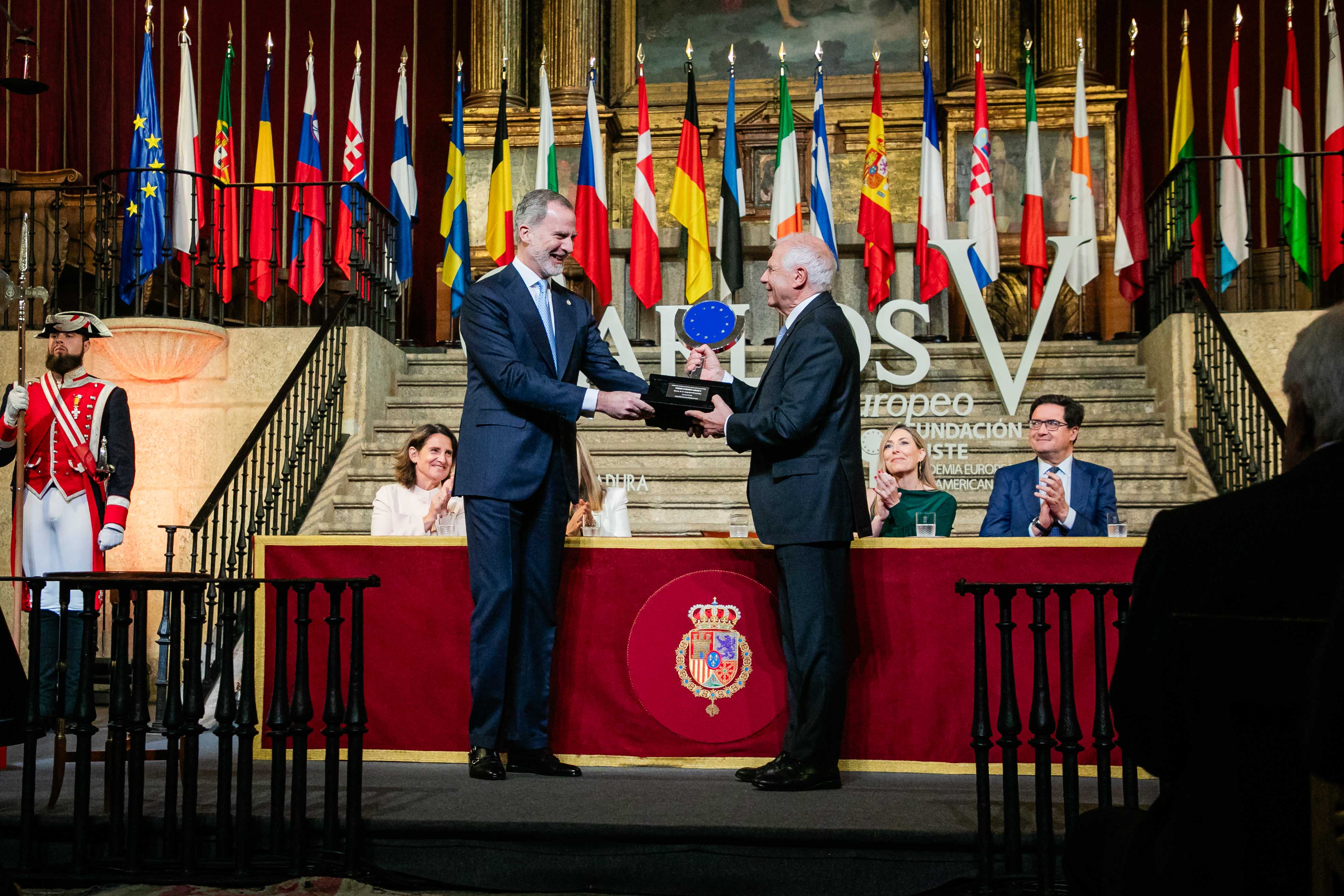 El rey entrega el premio