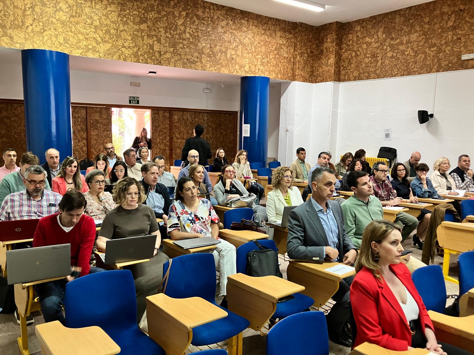 Imagen del artículo Los inspectores de educación de Extremadura se forman en IA para optimizar los recursos y agilizar los procedimientos administrativos