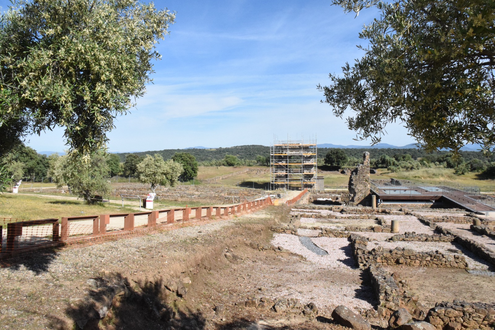 Image 2 of article La Junta invierte cerca de dos millones de euros en el yacimiento y centro de interpretación de la ciudad romana de Cáparra
