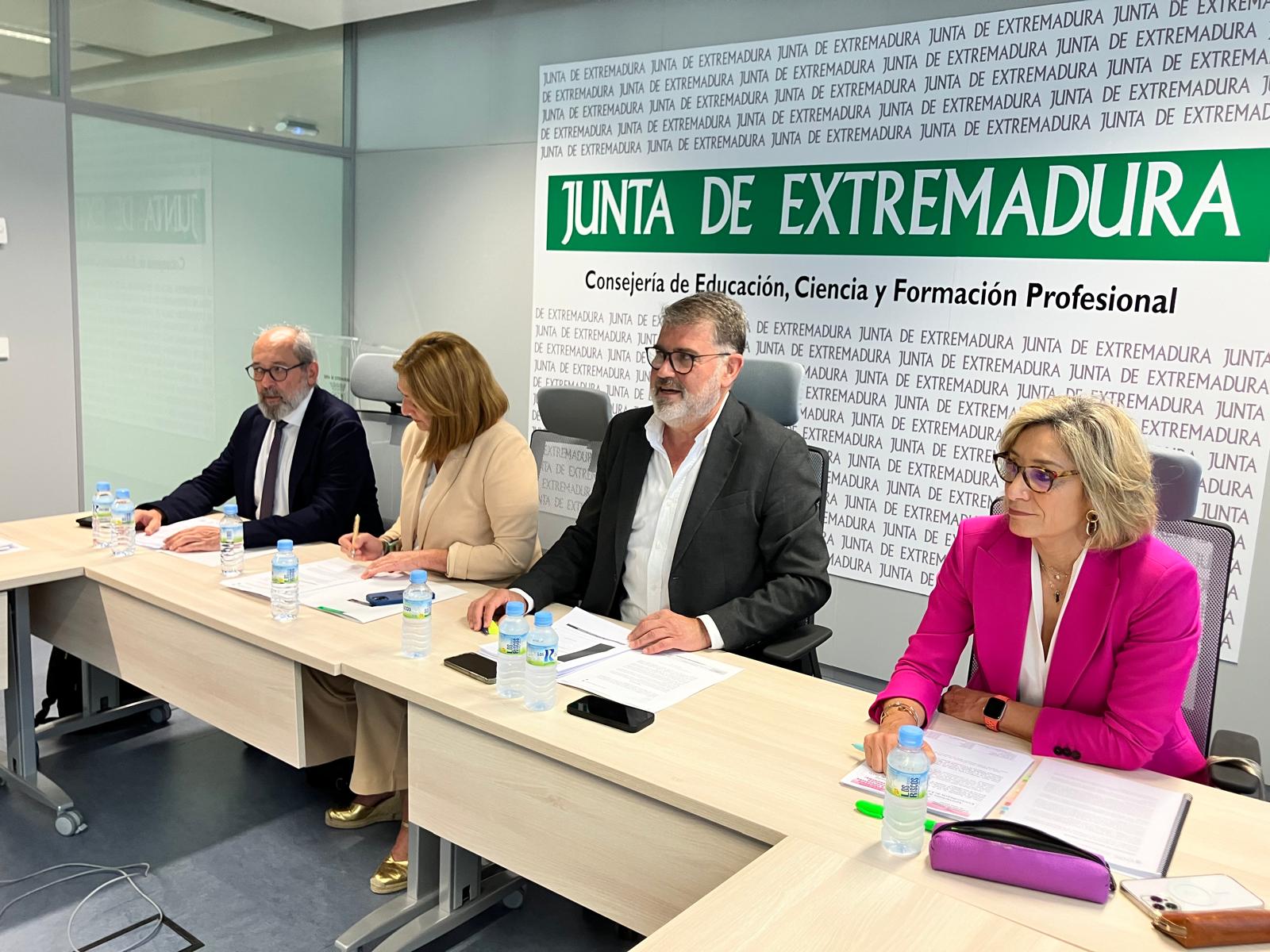 Imagen del artículo Educación refuerza el próximo curso los 'Programas de mejora del éxito educativo' del alumnado con la contratación de 428 profesionales