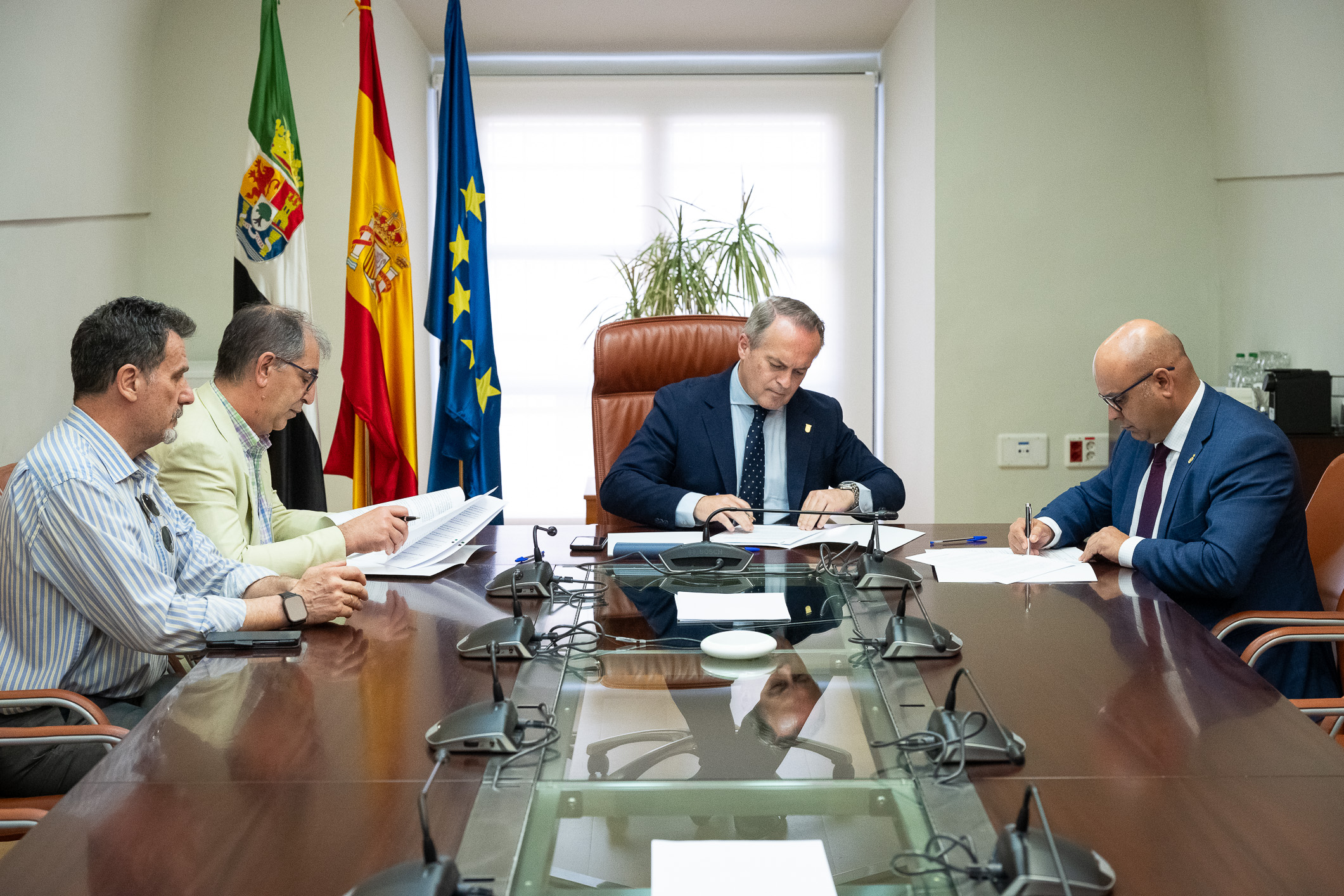 Firma convenio.