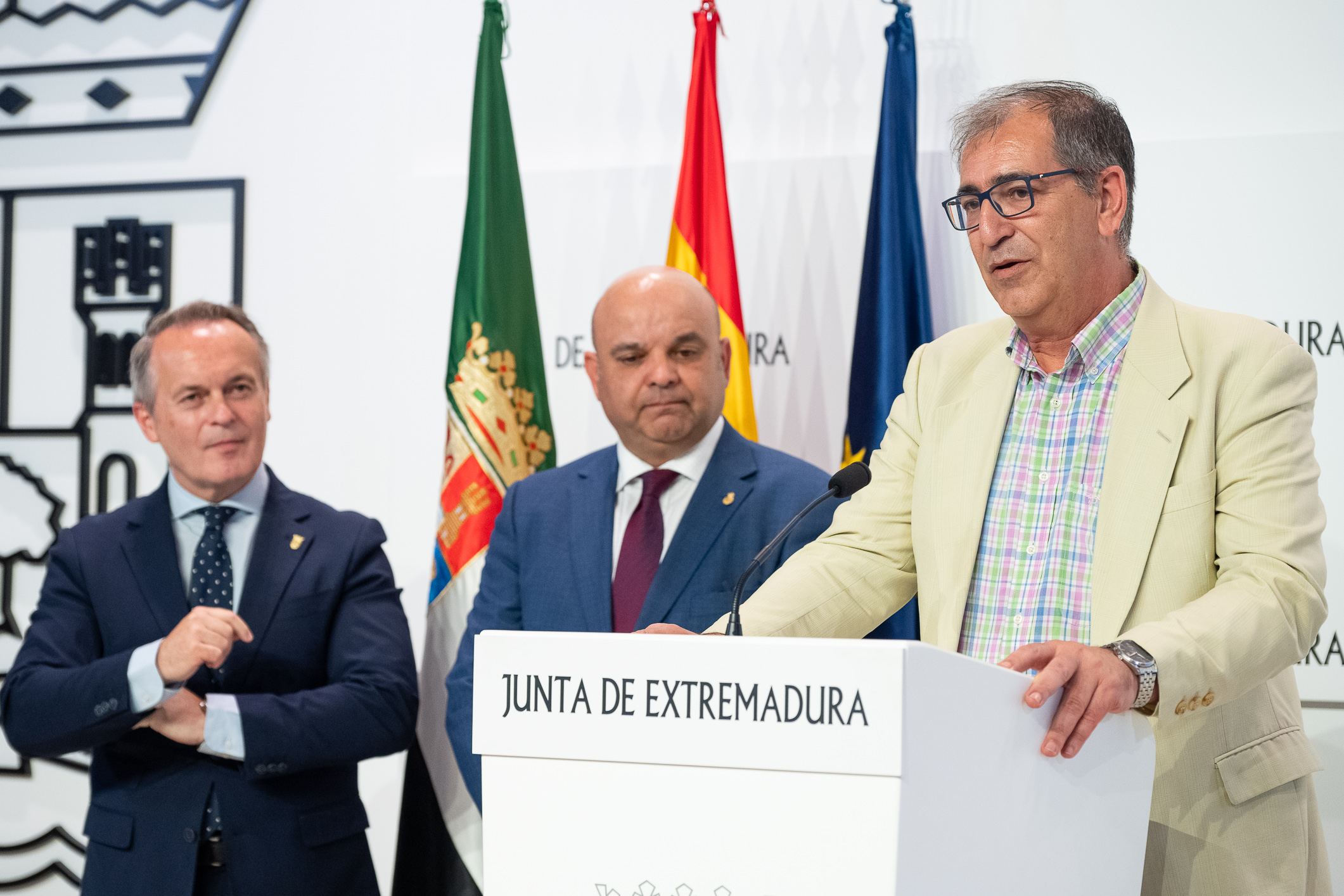 El vicedecano del Colegio de la Abogacía de Cáceres, Luis Bohollo García, durante la rueda de prensa. 