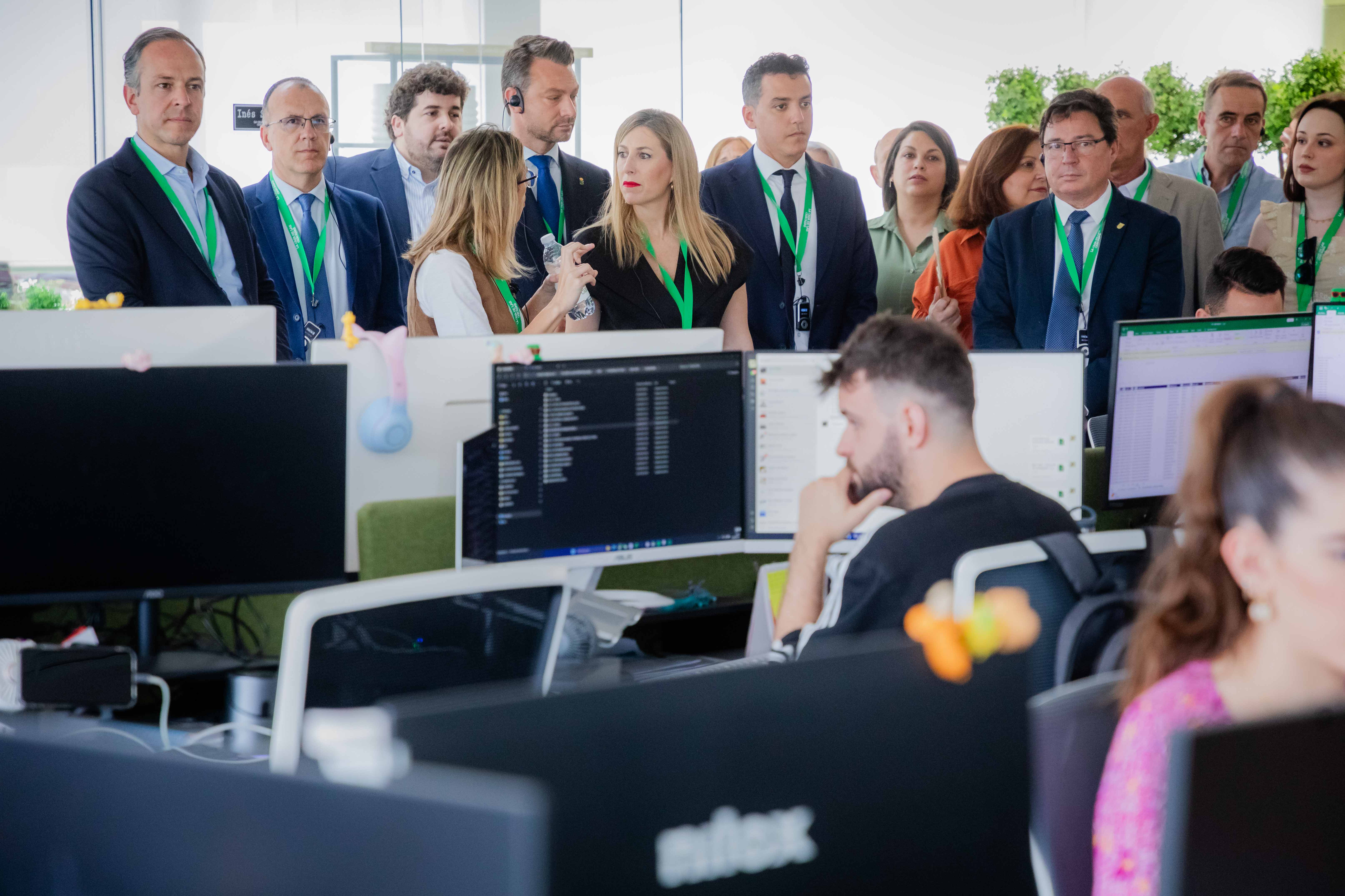 Image 3 of article María Guardiola, en la inauguración de la nueva fábrica de 'La Casa de las Carcasas': Celebramos la confianza en Extremadura como tierra de oportunidades