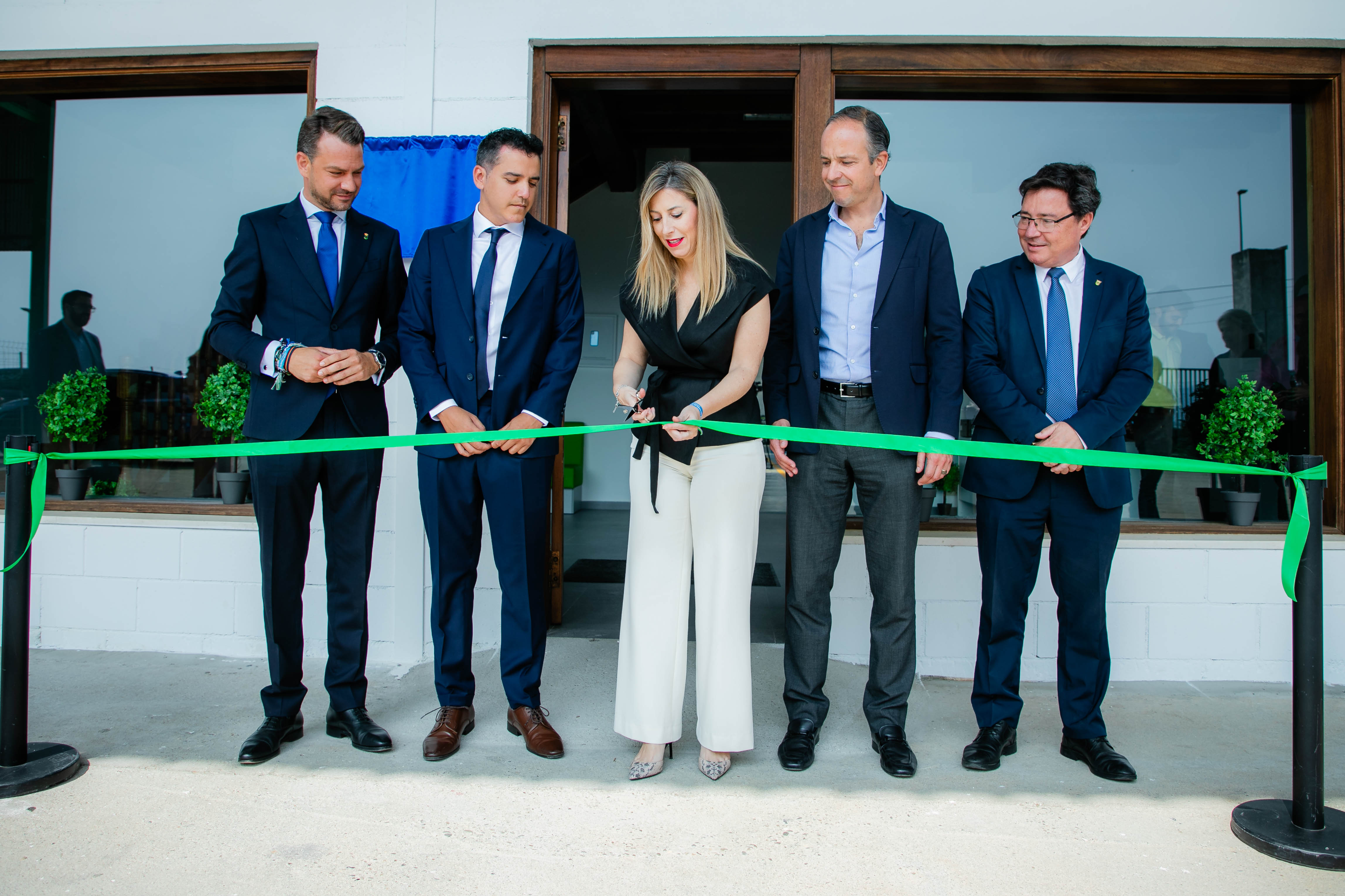 Image 4 of article María Guardiola, en la inauguración de la nueva fábrica de 'La Casa de las Carcasas': Celebramos la confianza en Extremadura como tierra de oportunidades