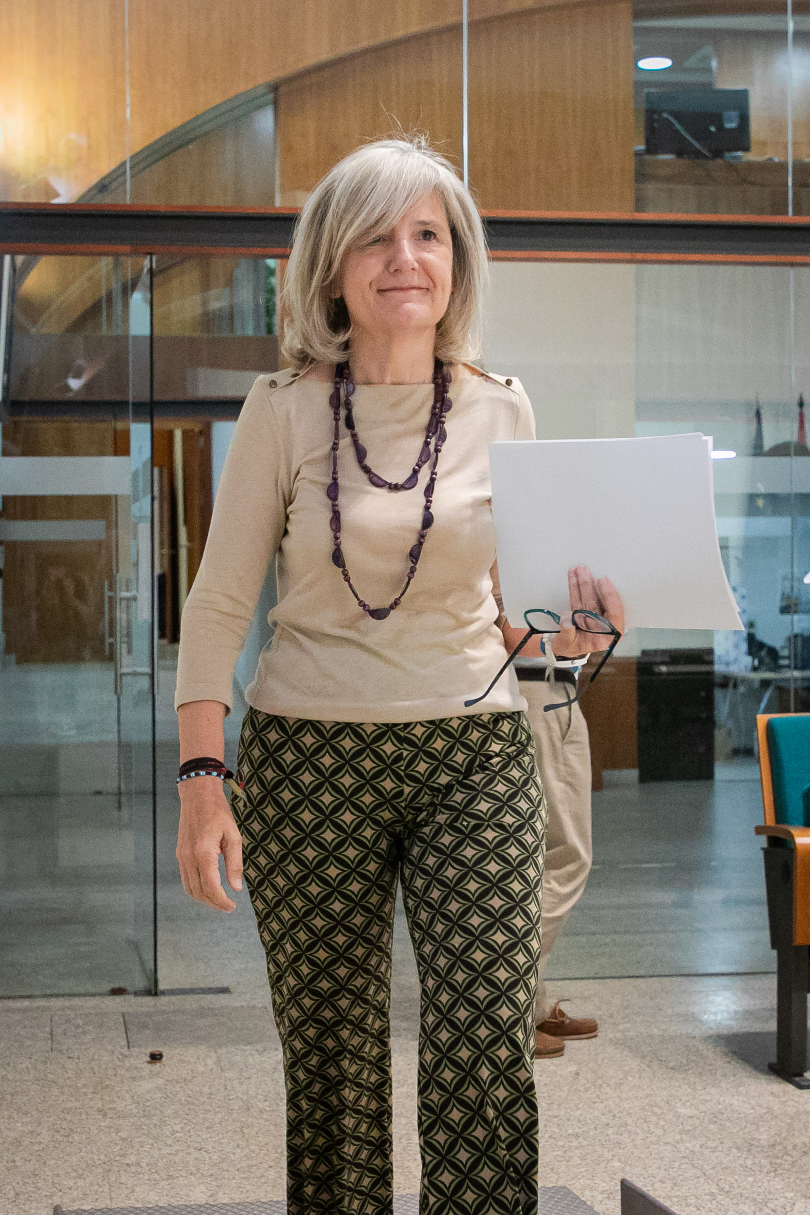 La portavoz de la Junta de Extremadura, Victoria Bazaga, a su llegada a la rueda de prensa. 