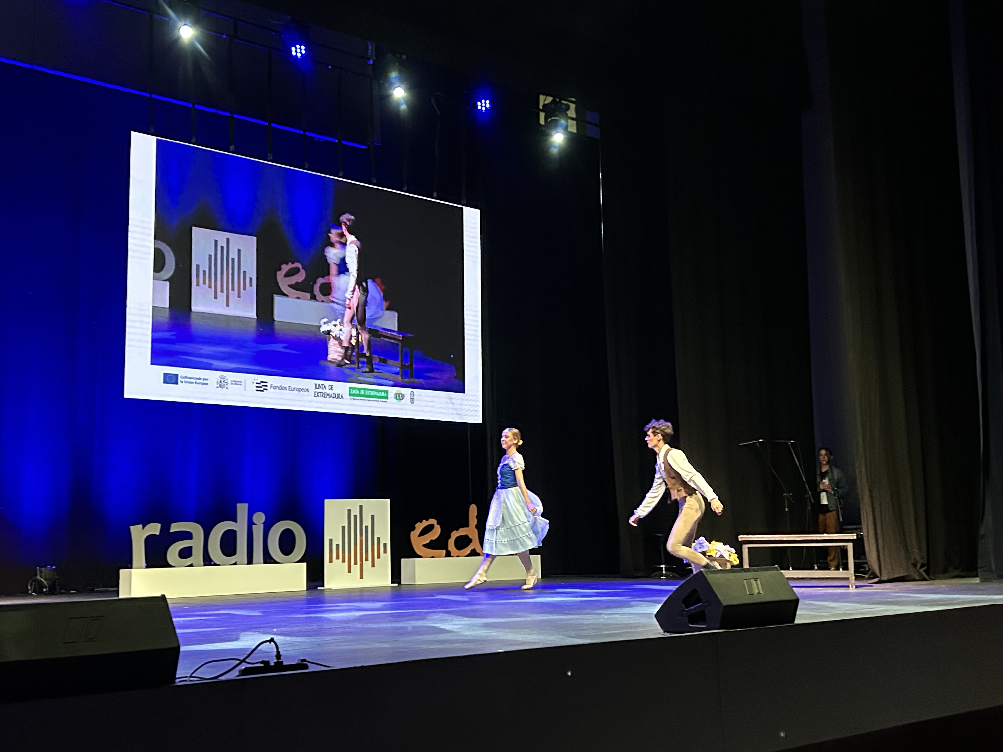 Image 2 of article La Consejería de Educación alaba la implicación de docentes y alumnado en el crecimiento del programa de radio educativa 'RadioEdu'
