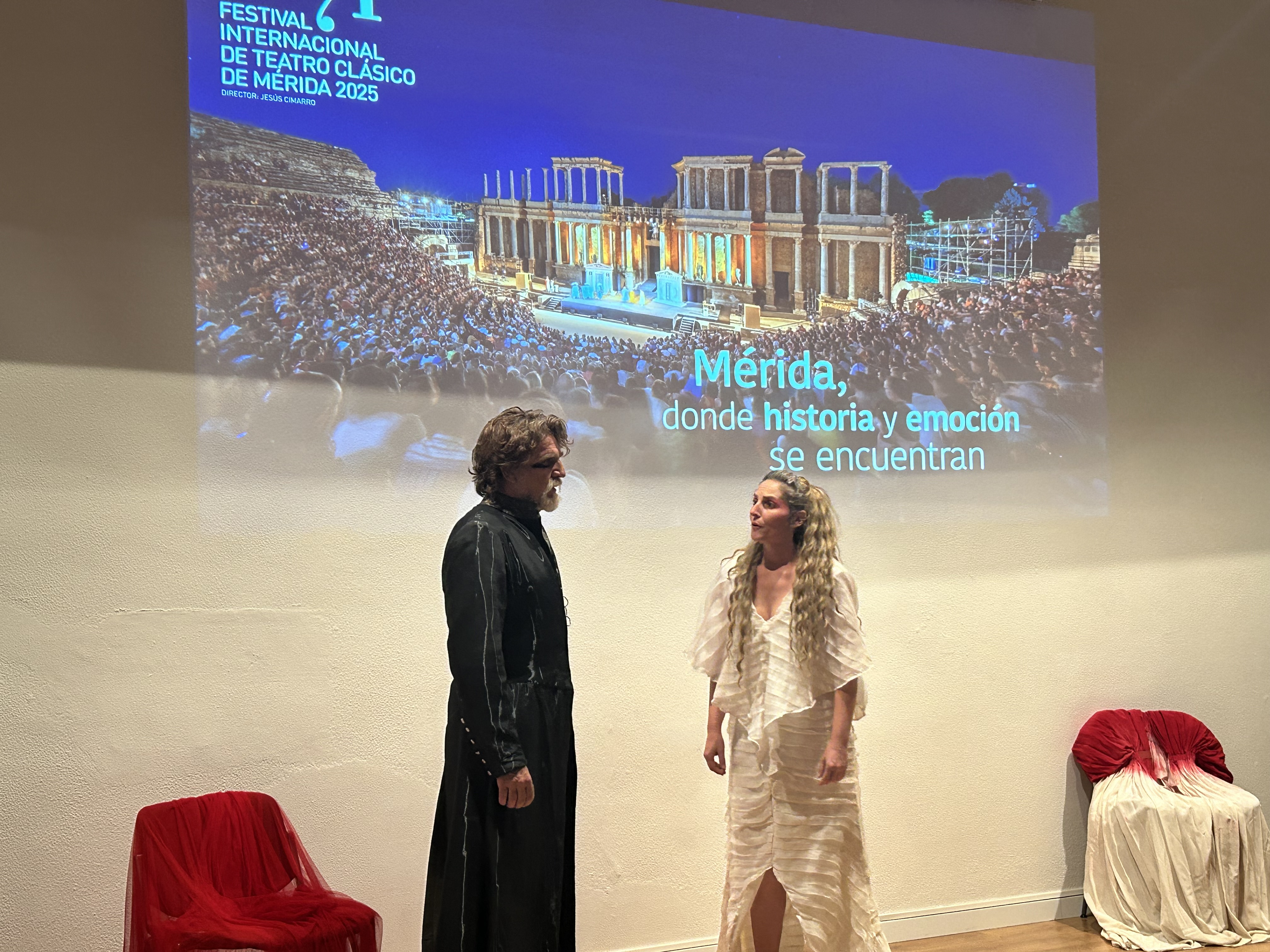 Más teatro