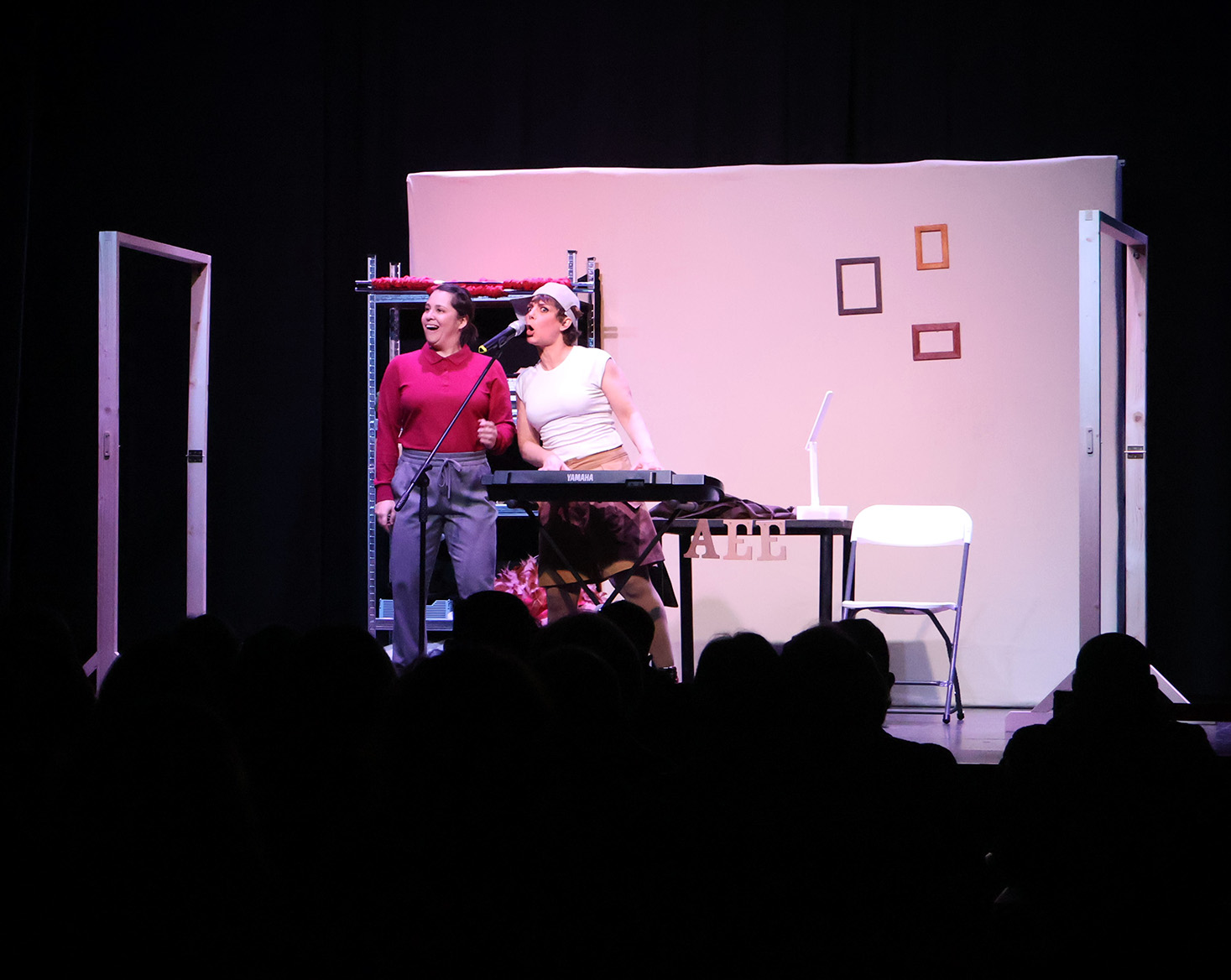 Imagen del artículo La Sala Trajano ofrece un concierto del grupo de rock pacense The black suite ladies y una comedia de la compañía extremeña Menudas Producciones