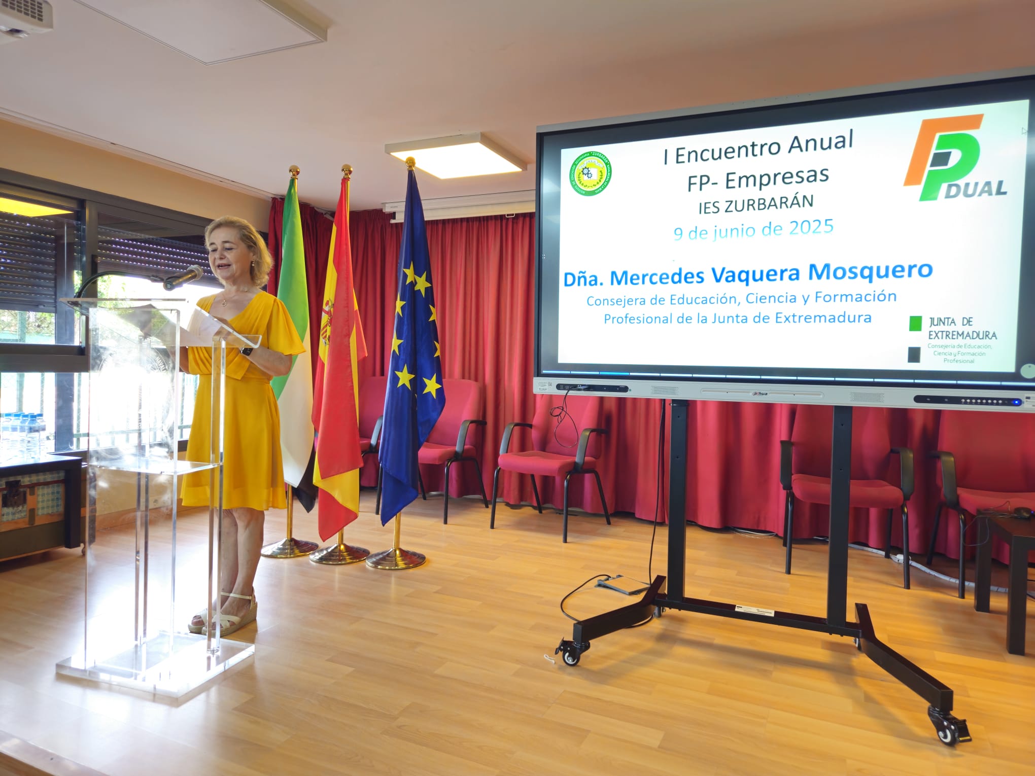 Image 2 of article La consejera de Educación agradece a los empresarios extremeños su colaboración en la implantación de la Formación Profesional Dual